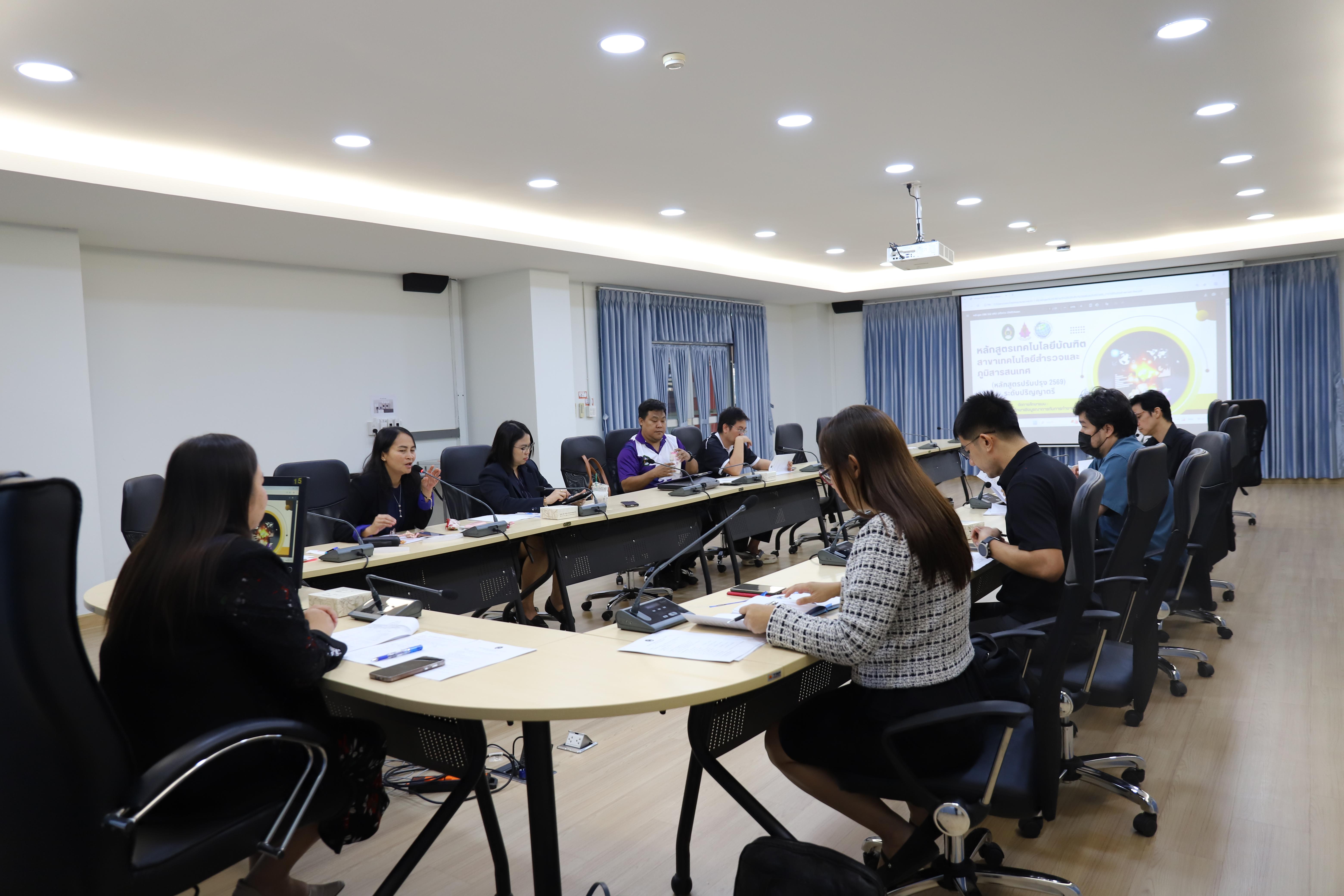 22. กิจกรรมการประชุมเชิงปฏิบัติการเพื่อวิพากษ์และปรับปรุงหลักสูตร Credit Bank  แบบโมดูล โดยเน้นการแลกเปลี่ยนความคิดเห็น