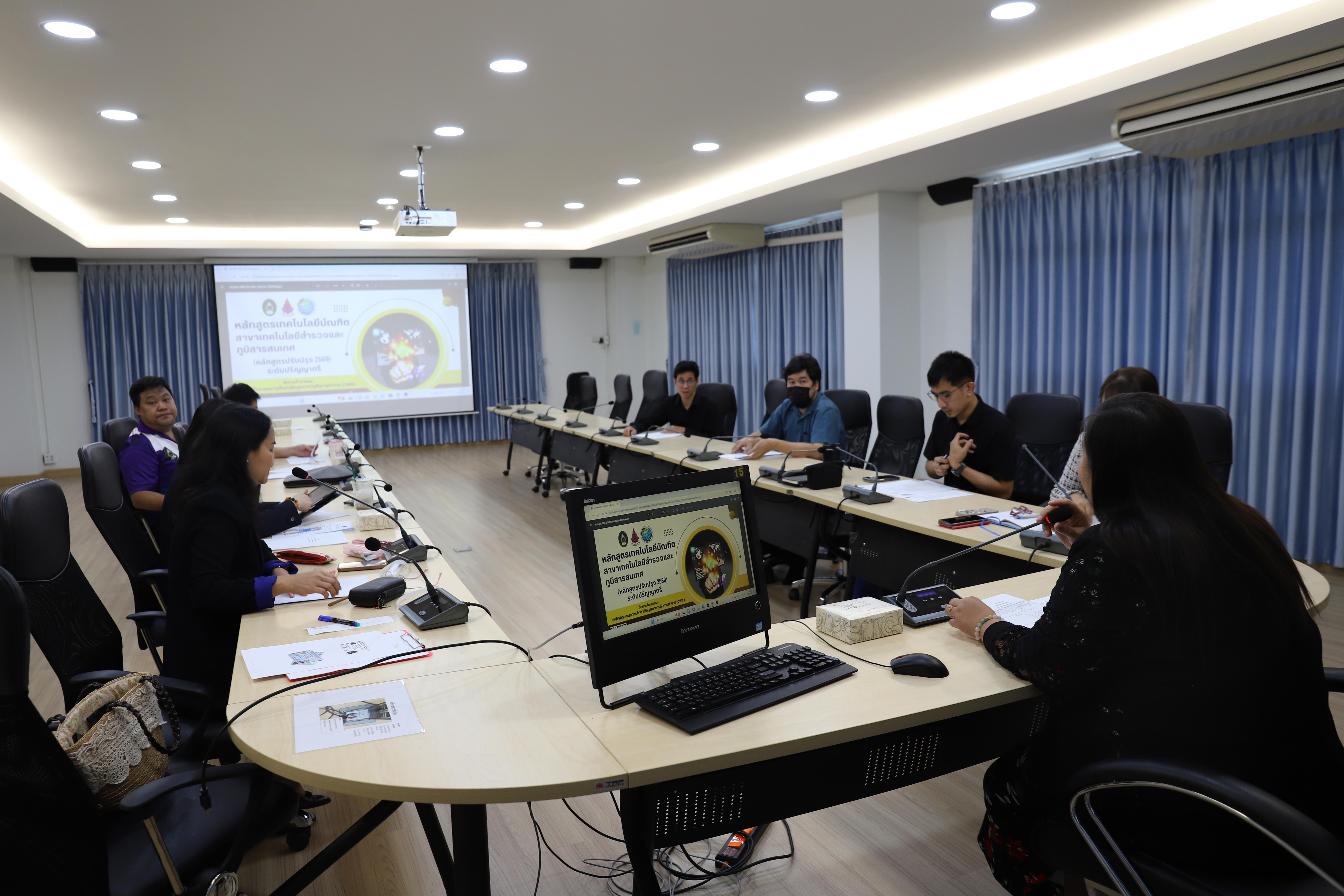 23. กิจกรรมการประชุมเชิงปฏิบัติการเพื่อวิพากษ์และปรับปรุงหลักสูตร Credit Bank  แบบโมดูล โดยเน้นการแลกเปลี่ยนความคิดเห็น