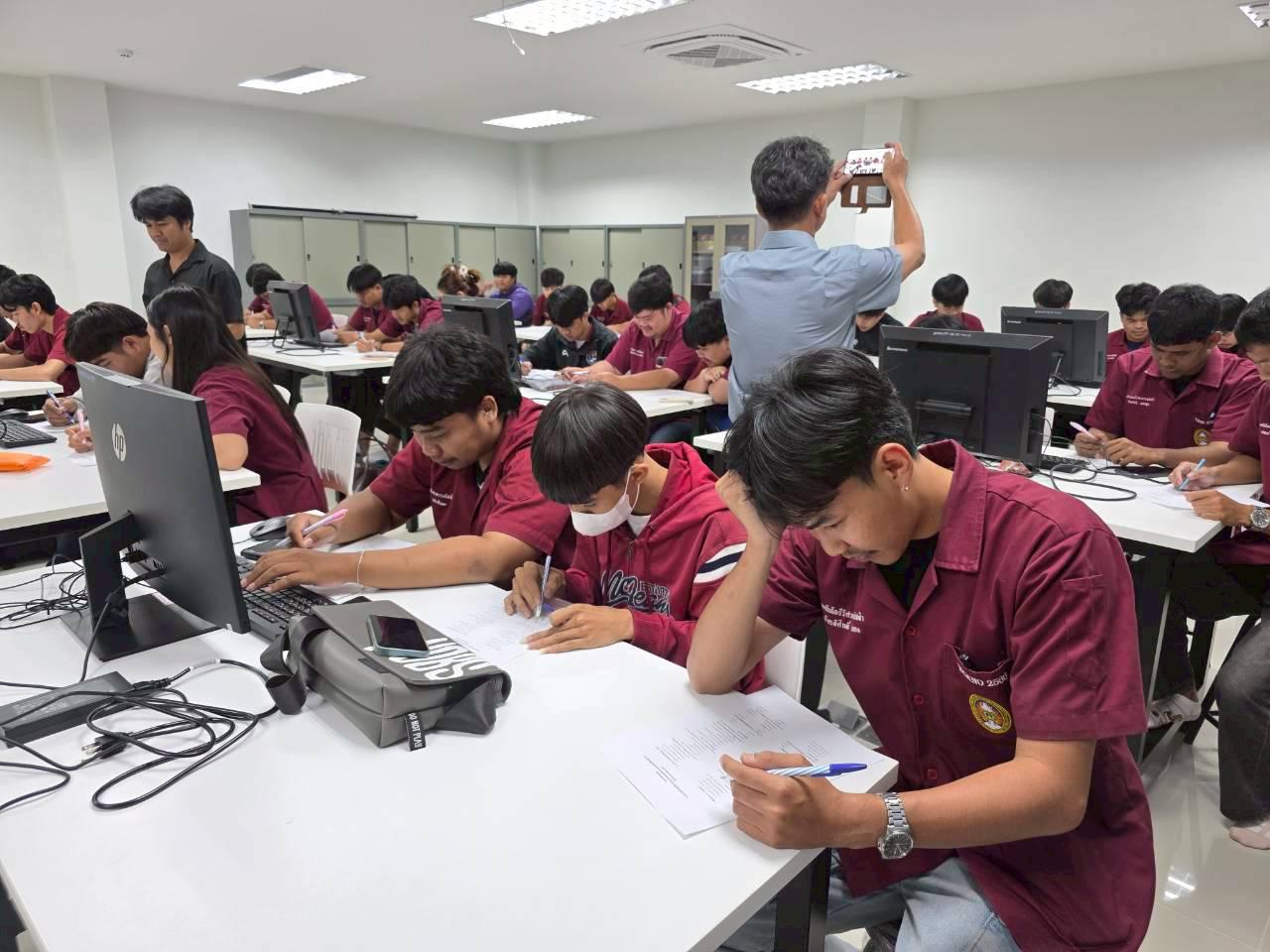 3. อบรมเชิงปฏิบัติการระบบควบคุมเครื่องจักรแบบอัตโนมัติโดยใช้ PLC ภายใต้โครงการพัฒนากำลังคนเพื่อให้สอดคล้องตามมาตรฐานสากล