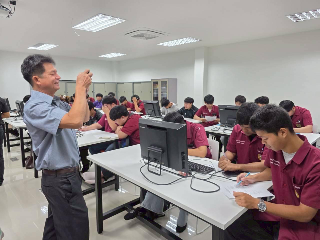 4. อบรมเชิงปฏิบัติการระบบควบคุมเครื่องจักรแบบอัตโนมัติโดยใช้ PLC ภายใต้โครงการพัฒนากำลังคนเพื่อให้สอดคล้องตามมาตรฐานสากล