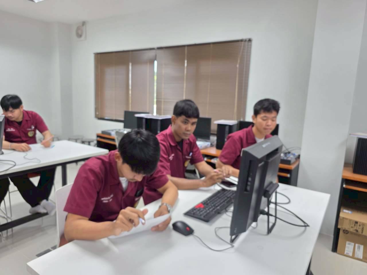 6. อบรมเชิงปฏิบัติการระบบควบคุมเครื่องจักรแบบอัตโนมัติโดยใช้ PLC ภายใต้โครงการพัฒนากำลังคนเพื่อให้สอดคล้องตามมาตรฐานสากล