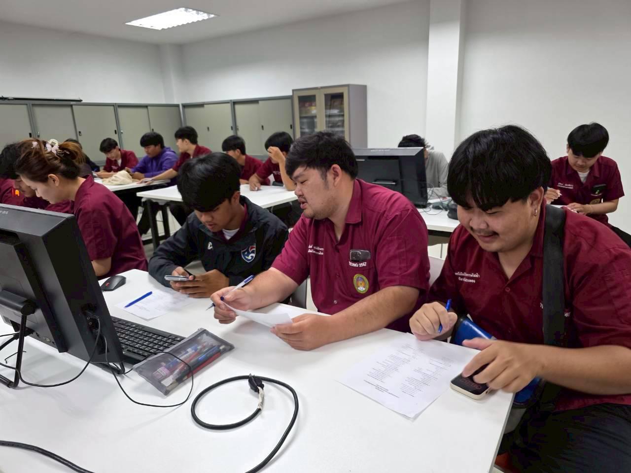 7. อบรมเชิงปฏิบัติการระบบควบคุมเครื่องจักรแบบอัตโนมัติโดยใช้ PLC ภายใต้โครงการพัฒนากำลังคนเพื่อให้สอดคล้องตามมาตรฐานสากล