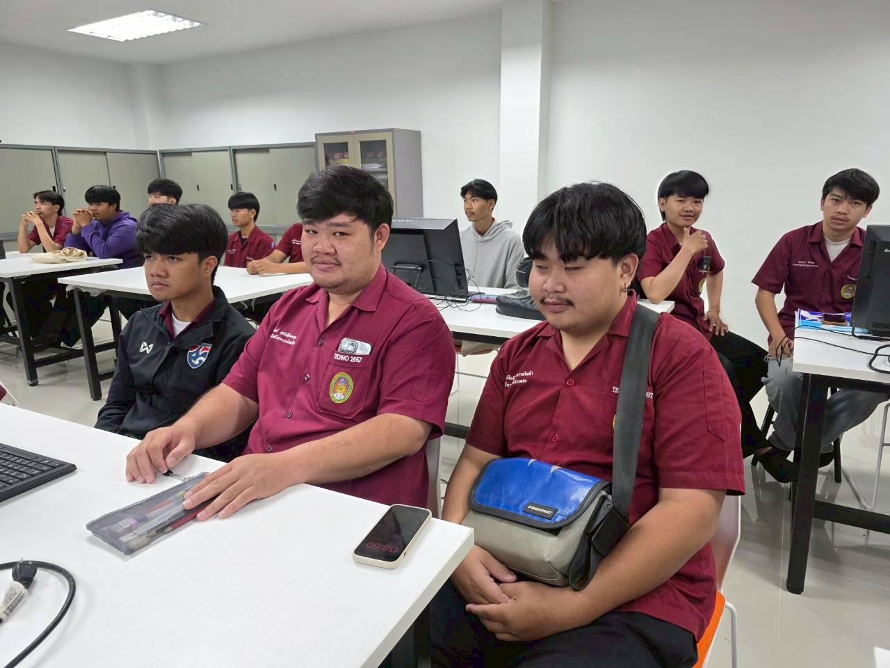 8. อบรมเชิงปฏิบัติการระบบควบคุมเครื่องจักรแบบอัตโนมัติโดยใช้ PLC ภายใต้โครงการพัฒนากำลังคนเพื่อให้สอดคล้องตามมาตรฐานสากล