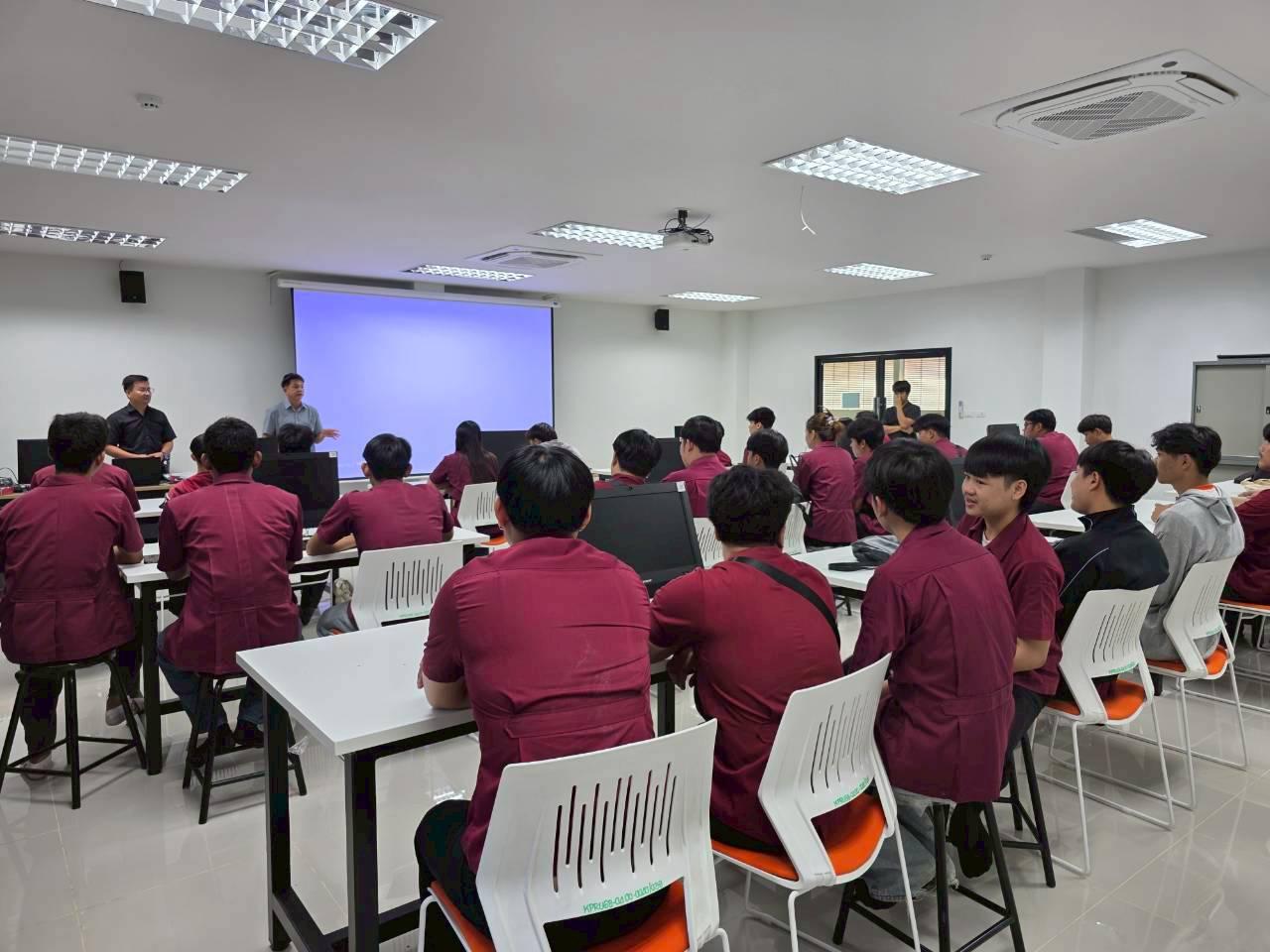 19. อบรมเชิงปฏิบัติการระบบควบคุมเครื่องจักรแบบอัตโนมัติโดยใช้ PLC ภายใต้โครงการพัฒนากำลังคนเพื่อให้สอดคล้องตามมาตรฐานสากล