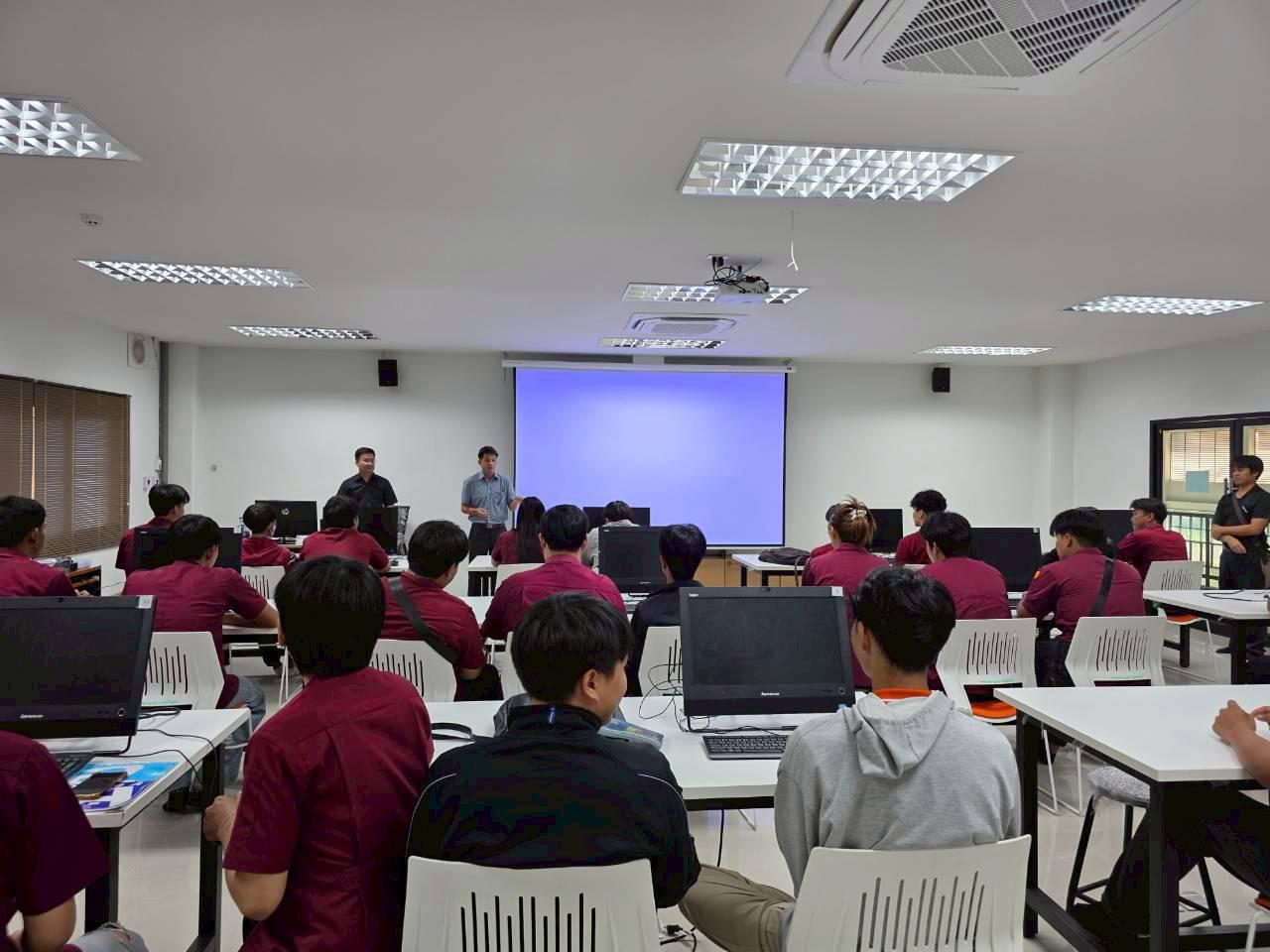20. อบรมเชิงปฏิบัติการระบบควบคุมเครื่องจักรแบบอัตโนมัติโดยใช้ PLC ภายใต้โครงการพัฒนากำลังคนเพื่อให้สอดคล้องตามมาตรฐานสากล