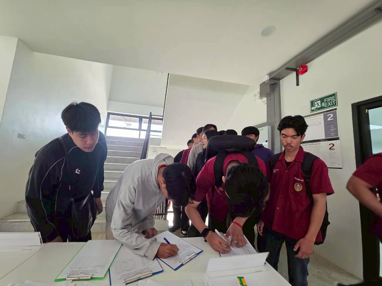 36. อบรมเชิงปฏิบัติการระบบควบคุมเครื่องจักรแบบอัตโนมัติโดยใช้ PLC ภายใต้โครงการพัฒนากำลังคนเพื่อให้สอดคล้องตามมาตรฐานสากล