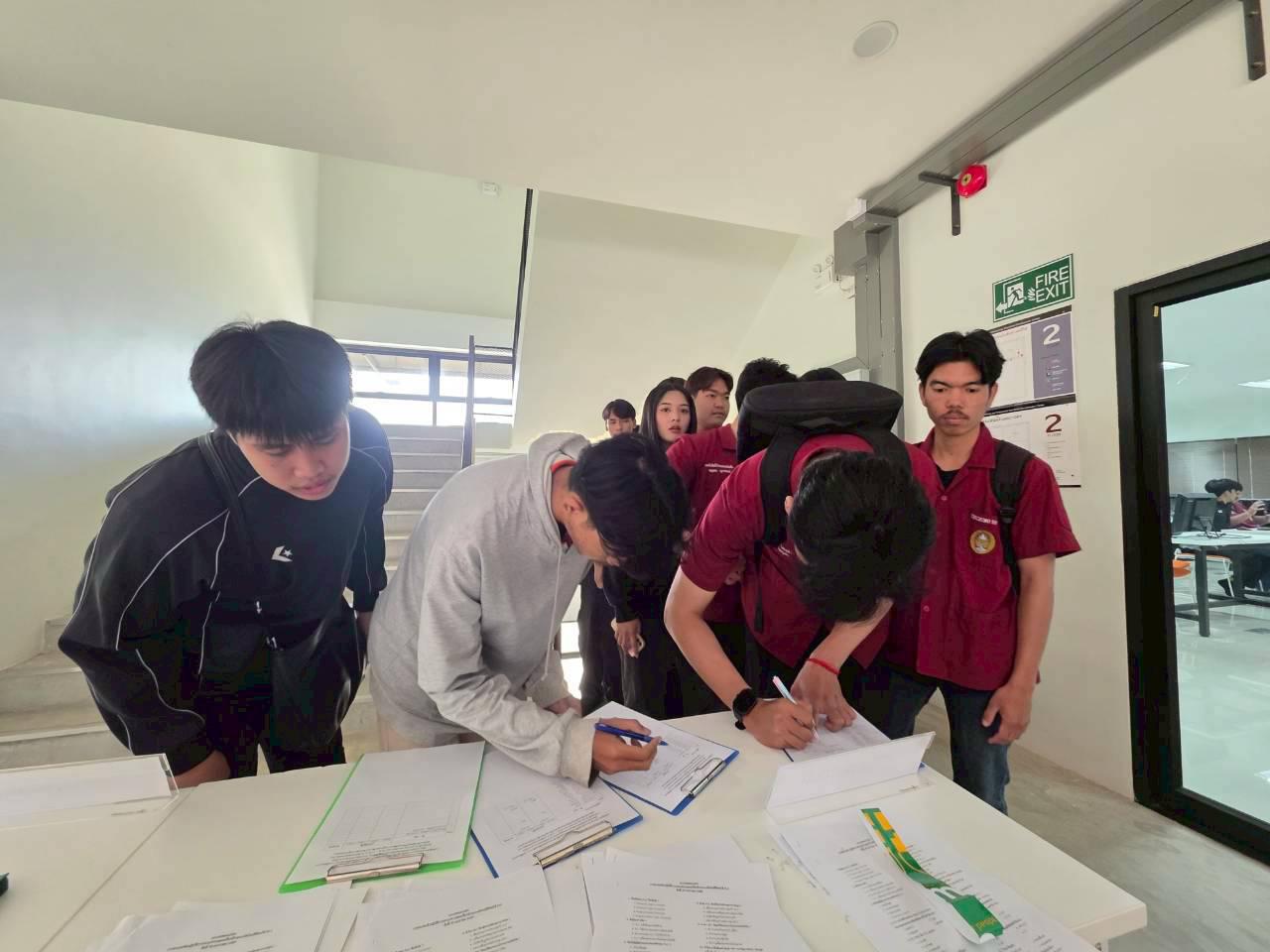 37. อบรมเชิงปฏิบัติการระบบควบคุมเครื่องจักรแบบอัตโนมัติโดยใช้ PLC ภายใต้โครงการพัฒนากำลังคนเพื่อให้สอดคล้องตามมาตรฐานสากล