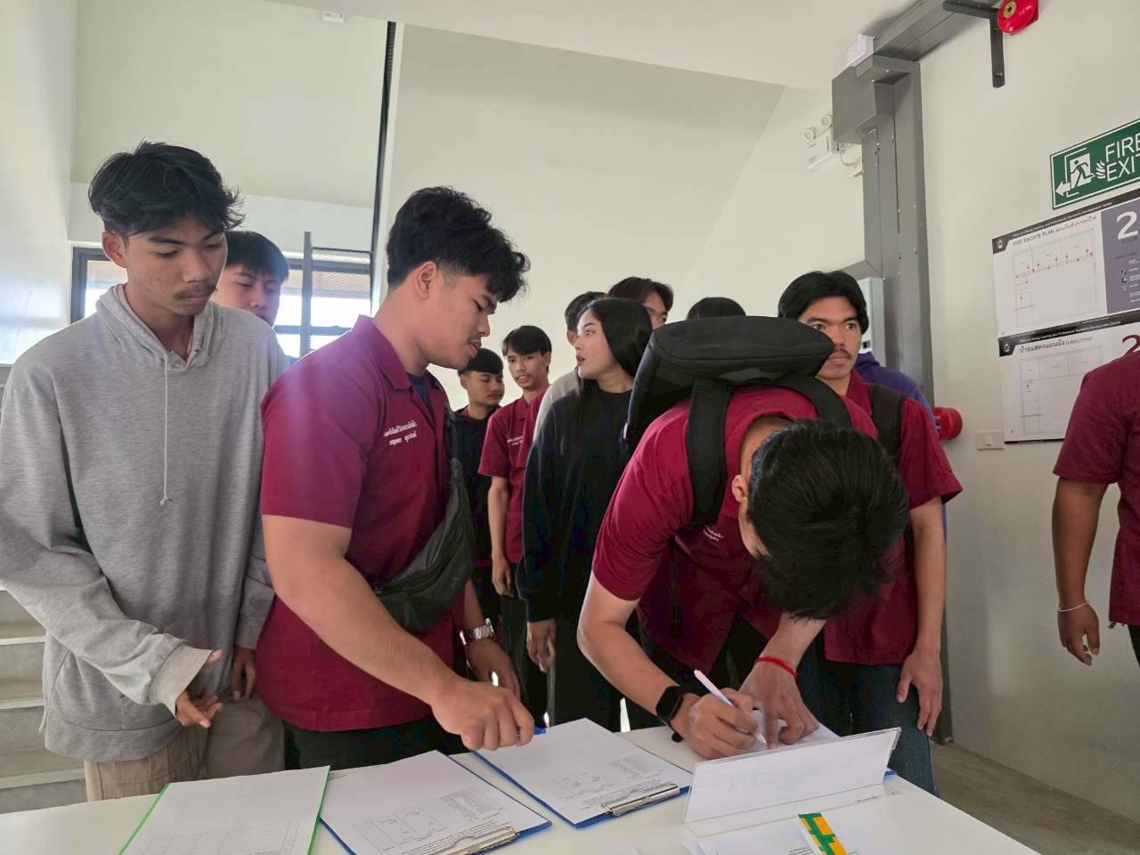 38. อบรมเชิงปฏิบัติการระบบควบคุมเครื่องจักรแบบอัตโนมัติโดยใช้ PLC ภายใต้โครงการพัฒนากำลังคนเพื่อให้สอดคล้องตามมาตรฐานสากล