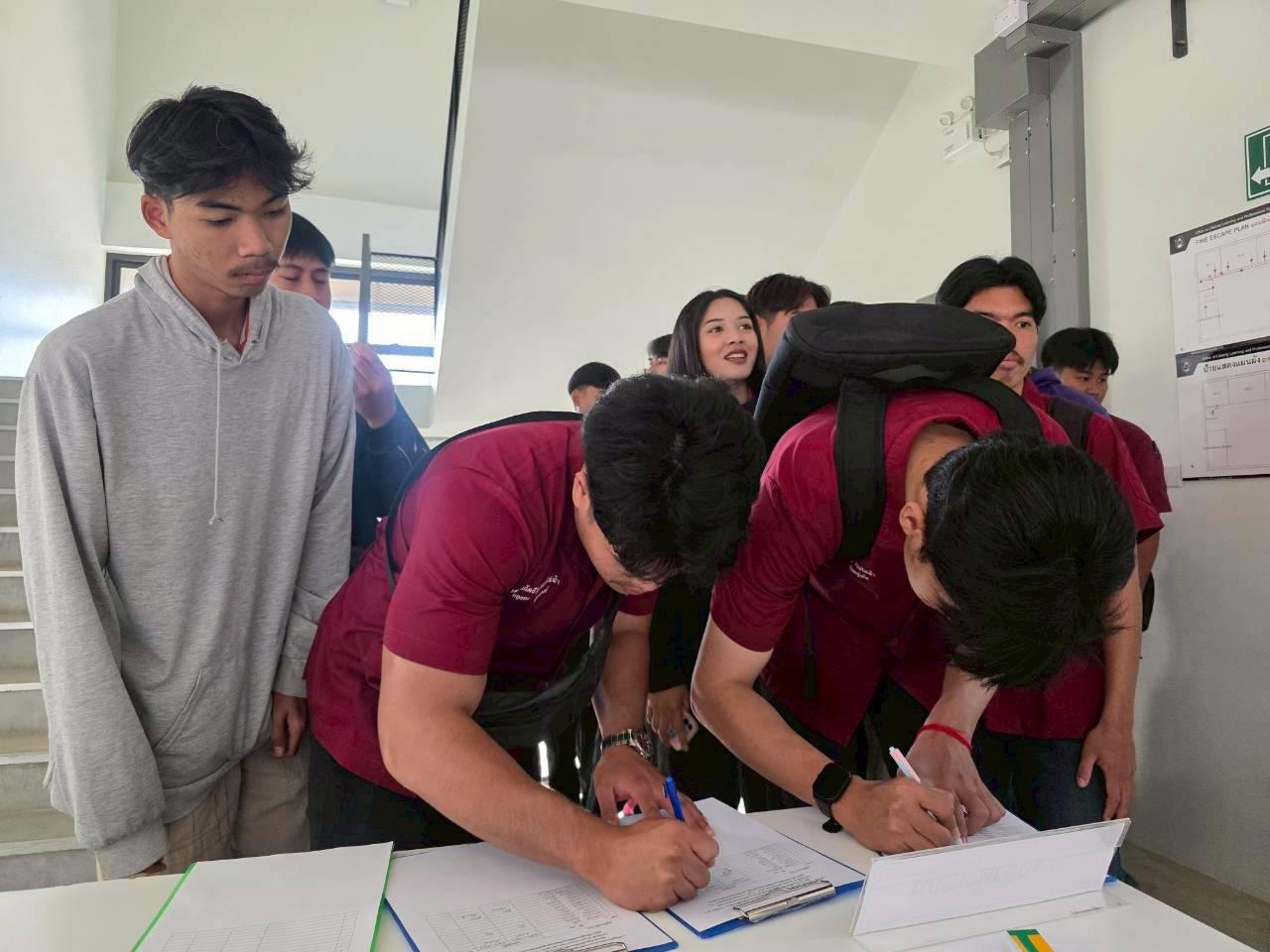 39. อบรมเชิงปฏิบัติการระบบควบคุมเครื่องจักรแบบอัตโนมัติโดยใช้ PLC ภายใต้โครงการพัฒนากำลังคนเพื่อให้สอดคล้องตามมาตรฐานสากล