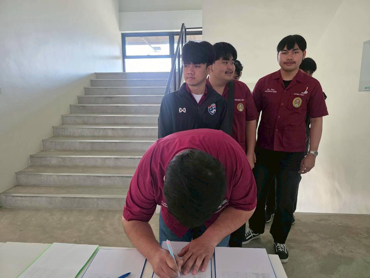 45. อบรมเชิงปฏิบัติการระบบควบคุมเครื่องจักรแบบอัตโนมัติโดยใช้ PLC ภายใต้โครงการพัฒนากำลังคนเพื่อให้สอดคล้องตามมาตรฐานสากล