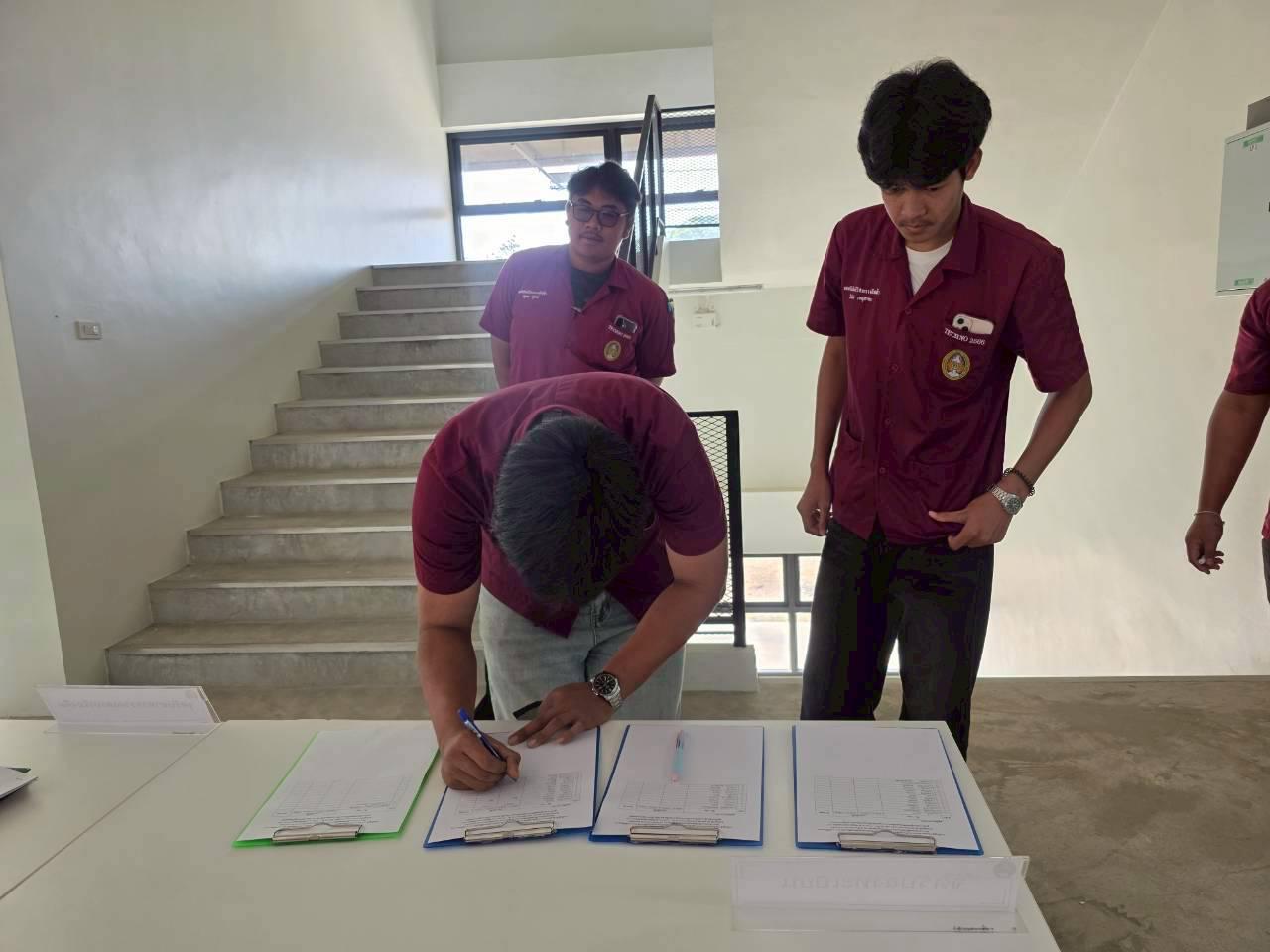 49. อบรมเชิงปฏิบัติการระบบควบคุมเครื่องจักรแบบอัตโนมัติโดยใช้ PLC ภายใต้โครงการพัฒนากำลังคนเพื่อให้สอดคล้องตามมาตรฐานสากล