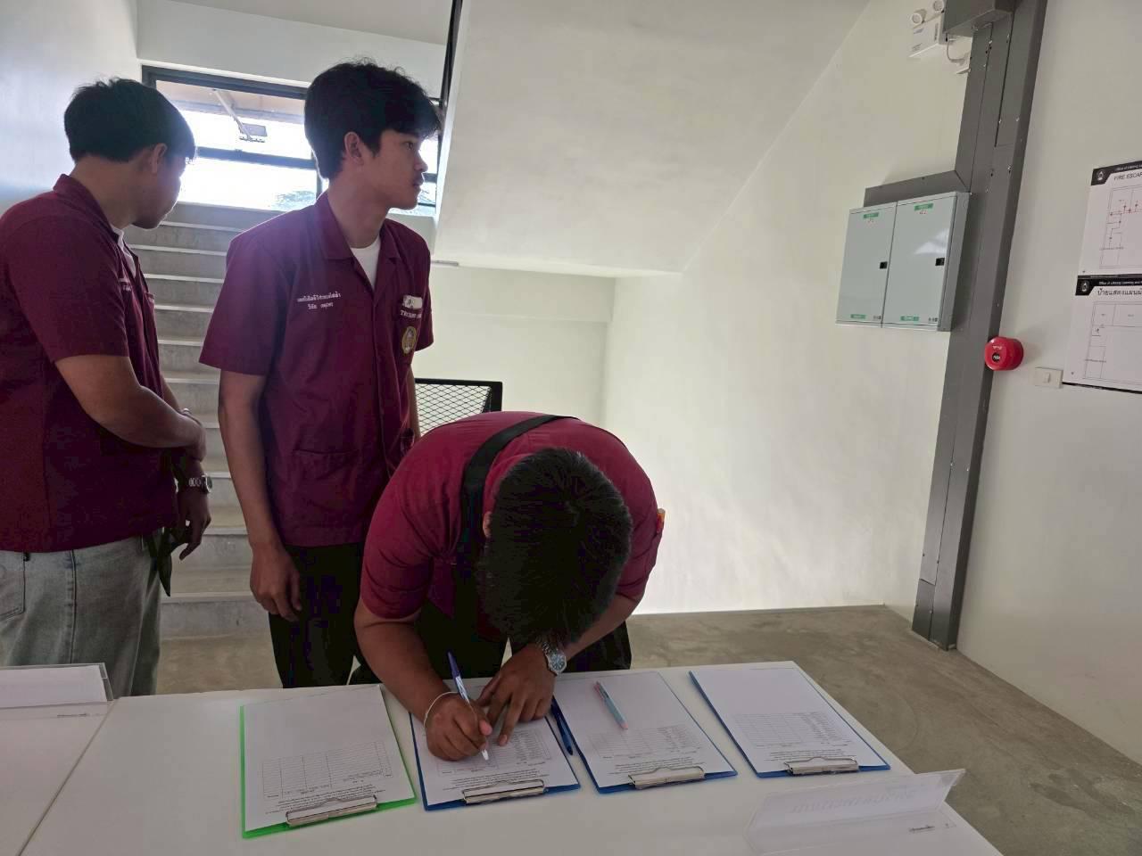 53. อบรมเชิงปฏิบัติการระบบควบคุมเครื่องจักรแบบอัตโนมัติโดยใช้ PLC ภายใต้โครงการพัฒนากำลังคนเพื่อให้สอดคล้องตามมาตรฐานสากล