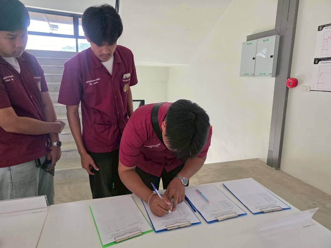 54. อบรมเชิงปฏิบัติการระบบควบคุมเครื่องจักรแบบอัตโนมัติโดยใช้ PLC ภายใต้โครงการพัฒนากำลังคนเพื่อให้สอดคล้องตามมาตรฐานสากล