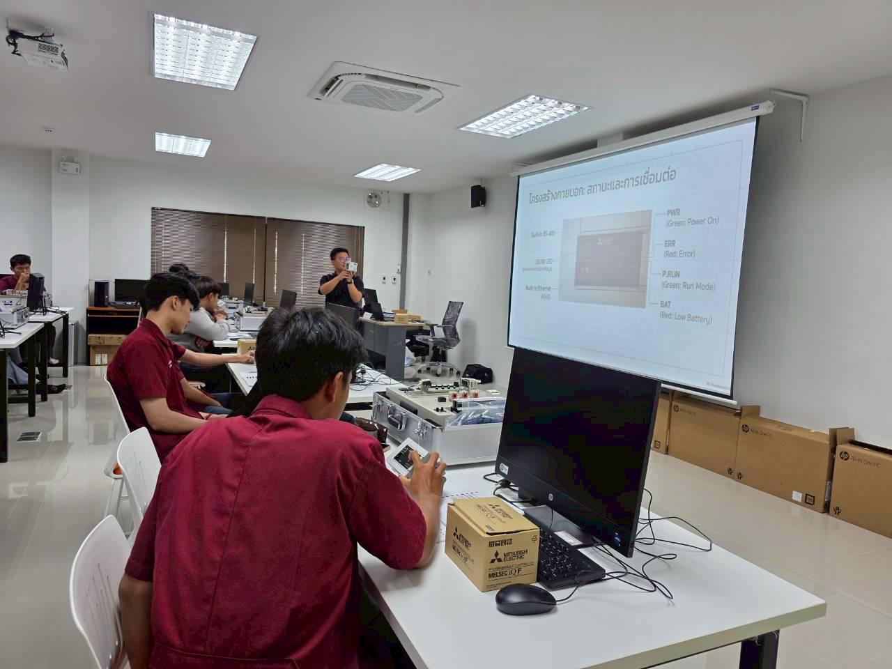 57. อบรมเชิงปฏิบัติการระบบควบคุมเครื่องจักรแบบอัตโนมัติโดยใช้ PLC ภายใต้โครงการพัฒนากำลังคนเพื่อให้สอดคล้องตามมาตรฐานสากล