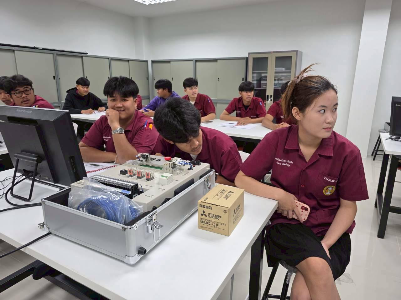 58. อบรมเชิงปฏิบัติการระบบควบคุมเครื่องจักรแบบอัตโนมัติโดยใช้ PLC ภายใต้โครงการพัฒนากำลังคนเพื่อให้สอดคล้องตามมาตรฐานสากล