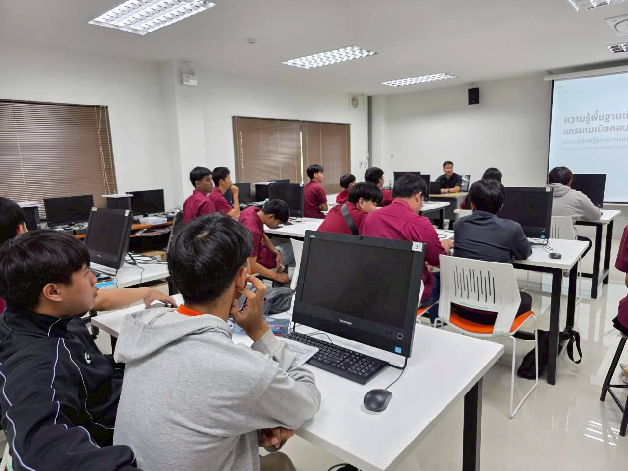 71. อบรมเชิงปฏิบัติการระบบควบคุมเครื่องจักรแบบอัตโนมัติโดยใช้ PLC ภายใต้โครงการพัฒนากำลังคนเพื่อให้สอดคล้องตามมาตรฐานสากล