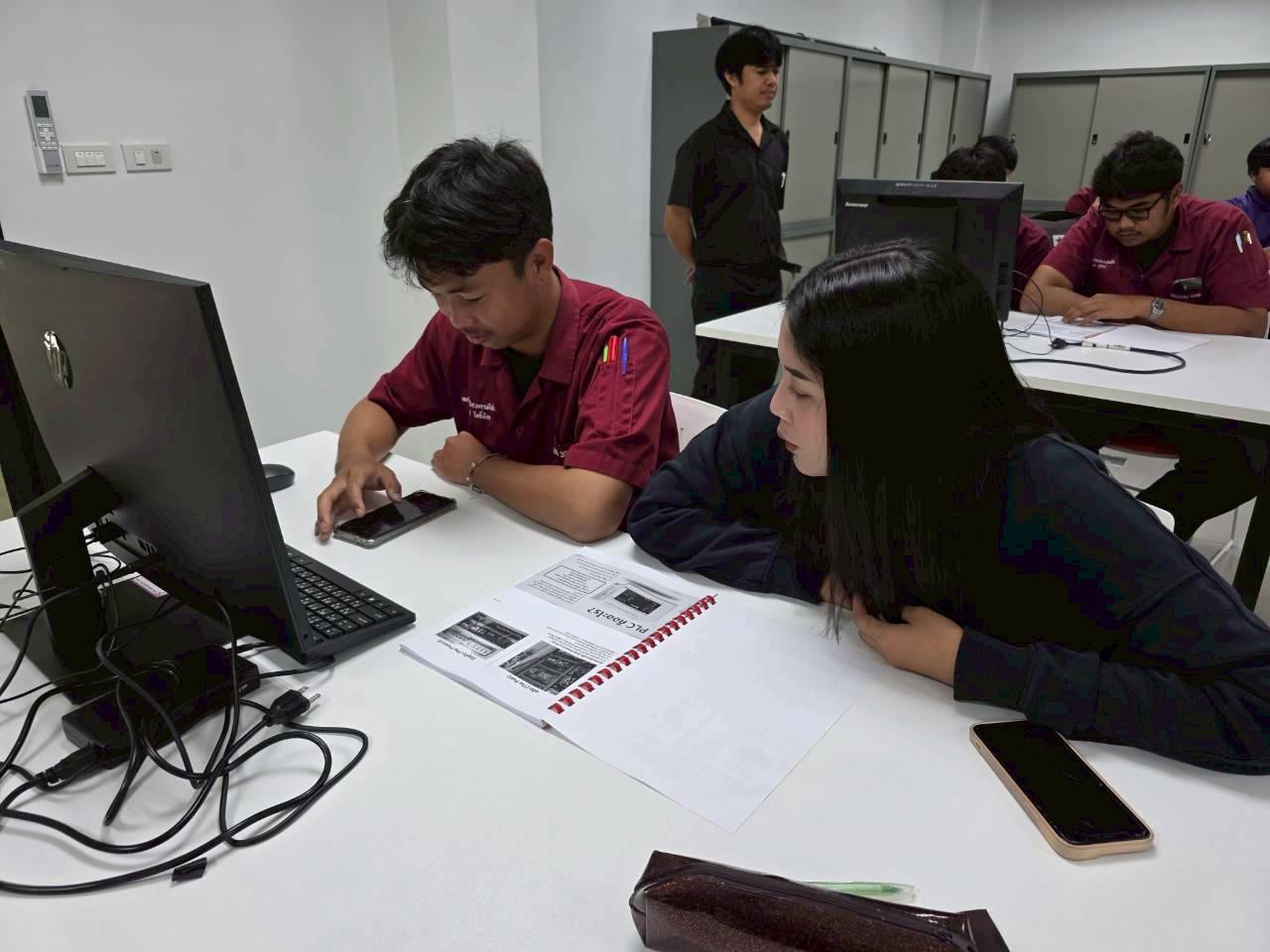 78. อบรมเชิงปฏิบัติการระบบควบคุมเครื่องจักรแบบอัตโนมัติโดยใช้ PLC ภายใต้โครงการพัฒนากำลังคนเพื่อให้สอดคล้องตามมาตรฐานสากล