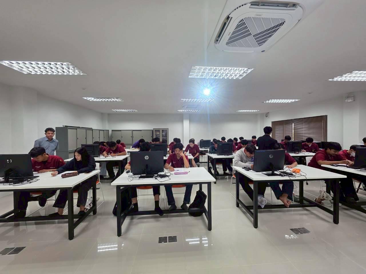 83. อบรมเชิงปฏิบัติการระบบควบคุมเครื่องจักรแบบอัตโนมัติโดยใช้ PLC ภายใต้โครงการพัฒนากำลังคนเพื่อให้สอดคล้องตามมาตรฐานสากล