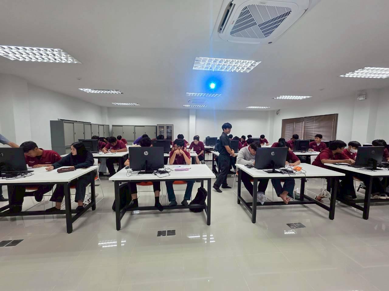 85. อบรมเชิงปฏิบัติการระบบควบคุมเครื่องจักรแบบอัตโนมัติโดยใช้ PLC ภายใต้โครงการพัฒนากำลังคนเพื่อให้สอดคล้องตามมาตรฐานสากล