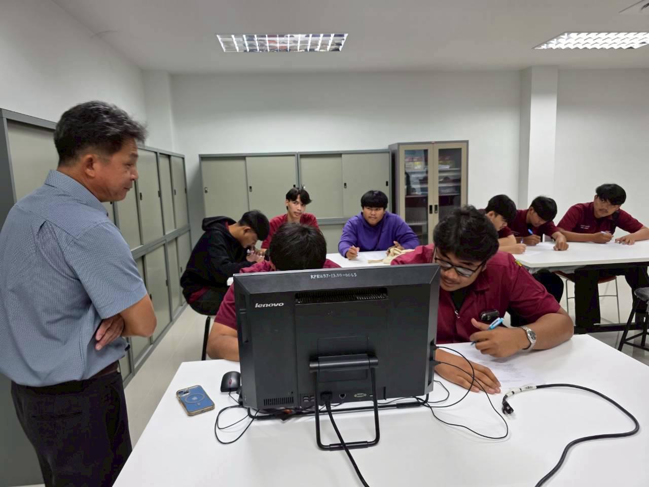 90. อบรมเชิงปฏิบัติการระบบควบคุมเครื่องจักรแบบอัตโนมัติโดยใช้ PLC ภายใต้โครงการพัฒนากำลังคนเพื่อให้สอดคล้องตามมาตรฐานสากล