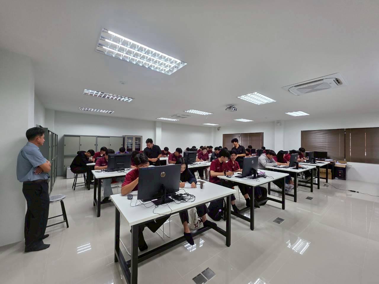 92. อบรมเชิงปฏิบัติการระบบควบคุมเครื่องจักรแบบอัตโนมัติโดยใช้ PLC ภายใต้โครงการพัฒนากำลังคนเพื่อให้สอดคล้องตามมาตรฐานสากล