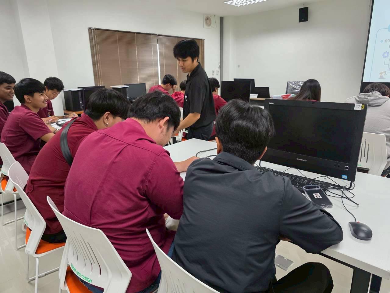 97. อบรมเชิงปฏิบัติการระบบควบคุมเครื่องจักรแบบอัตโนมัติโดยใช้ PLC ภายใต้โครงการพัฒนากำลังคนเพื่อให้สอดคล้องตามมาตรฐานสากล