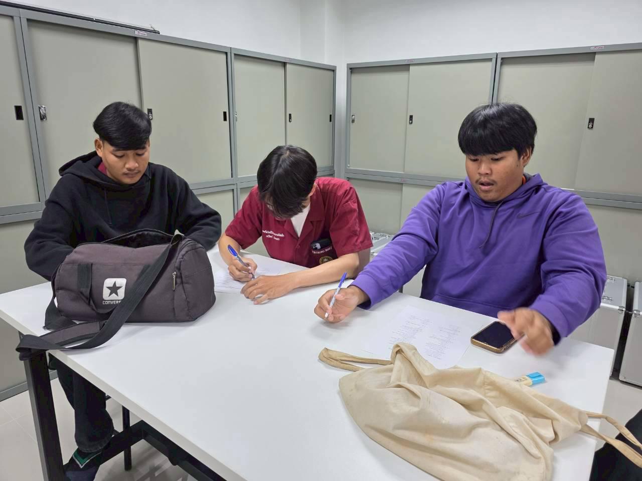 99. อบรมเชิงปฏิบัติการระบบควบคุมเครื่องจักรแบบอัตโนมัติโดยใช้ PLC ภายใต้โครงการพัฒนากำลังคนเพื่อให้สอดคล้องตามมาตรฐานสากล