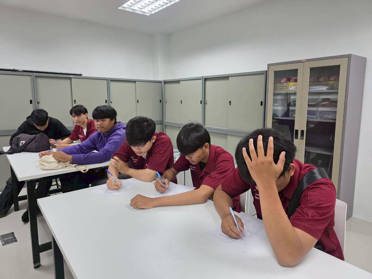 100. อบรมเชิงปฏิบัติการระบบควบคุมเครื่องจักรแบบอัตโนมัติโดยใช้ PLC ภายใต้โครงการพัฒนากำลังคนเพื่อให้สอดคล้องตามมาตรฐานสากล