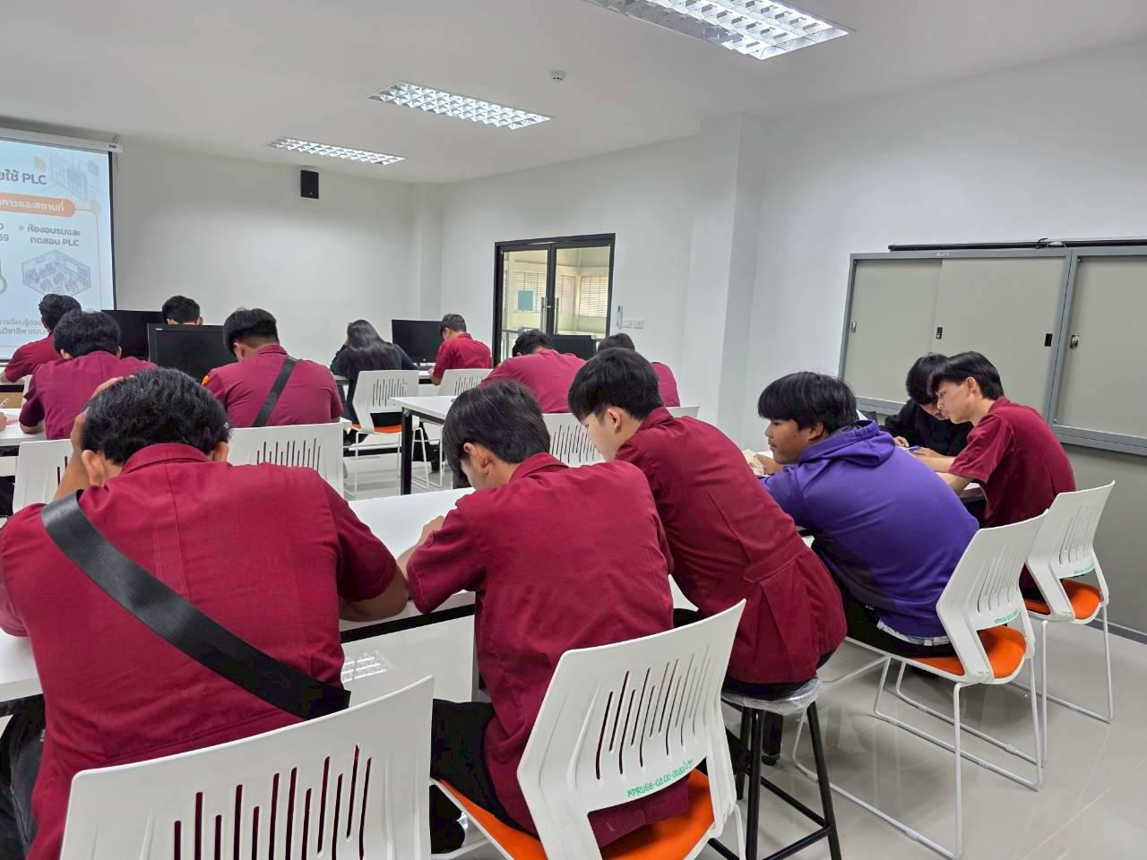 101. อบรมเชิงปฏิบัติการระบบควบคุมเครื่องจักรแบบอัตโนมัติโดยใช้ PLC ภายใต้โครงการพัฒนากำลังคนเพื่อให้สอดคล้องตามมาตรฐานสากล