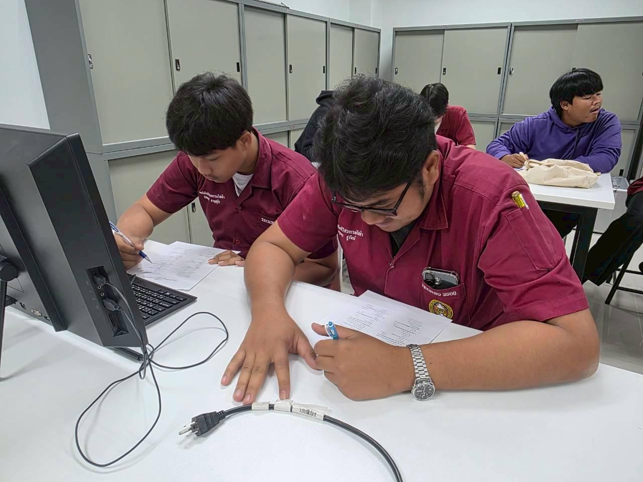 111. อบรมเชิงปฏิบัติการระบบควบคุมเครื่องจักรแบบอัตโนมัติโดยใช้ PLC ภายใต้โครงการพัฒนากำลังคนเพื่อให้สอดคล้องตามมาตรฐานสากล