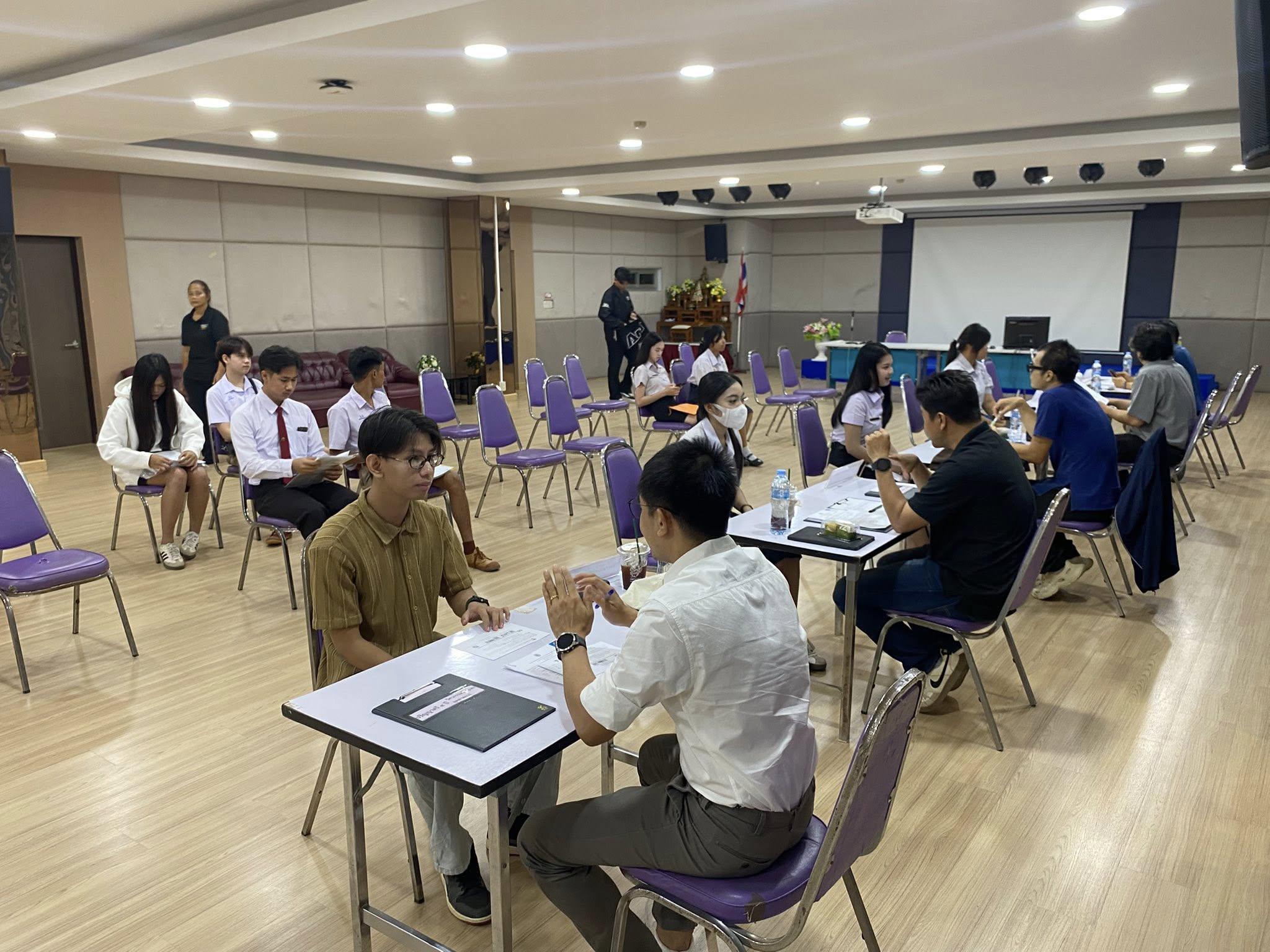1. บรรยากาศการสอบสัมภาษณ์การรับสมัครนักศึกษาใหม่ ปีการศึกษา 2569 รอบที่ 3