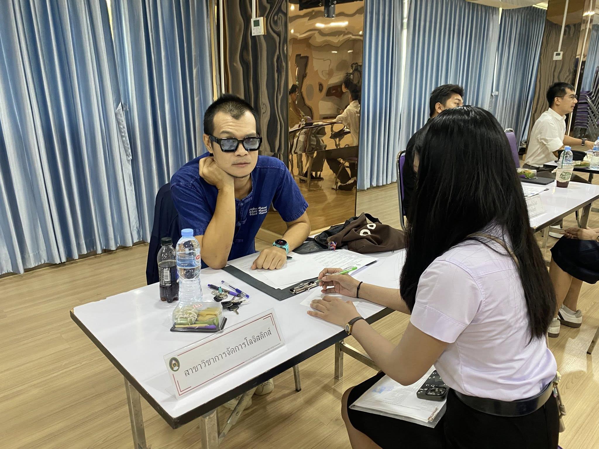 14. บรรยากาศการสอบสัมภาษณ์การรับสมัครนักศึกษาใหม่ ปีการศึกษา 2569 รอบที่ 3