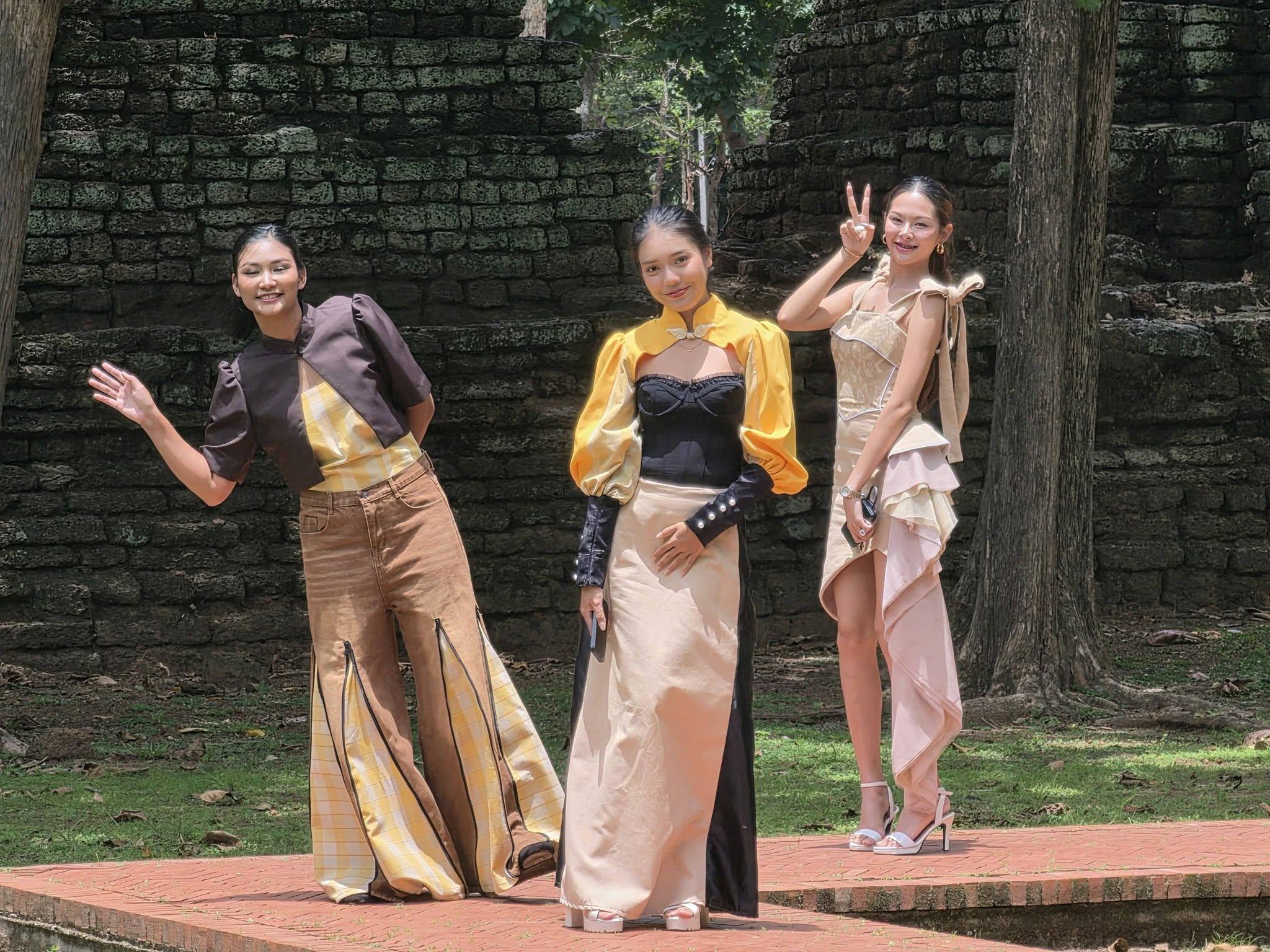 4. โปรแกรมวิชาออกแบบผลิตภัณฑ์และกราฟิก นำนักศึกษาร่วมถ่ายทำรายการเผยแพร่ผลงานผ้าทอย้อมสีธรรมชาติ ผ่านสถานีโทรทัศน์ NBT