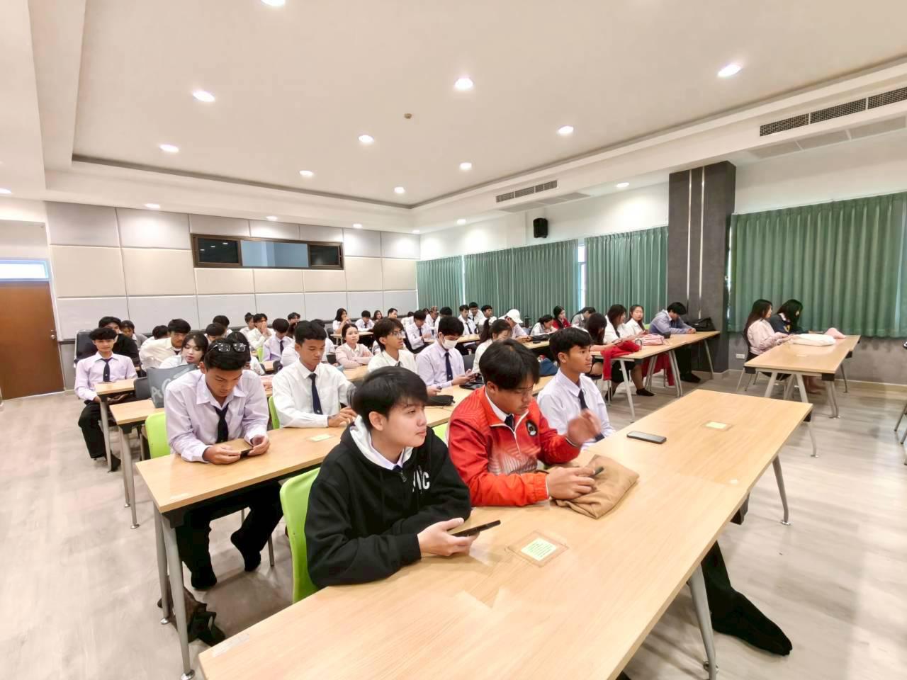 48. คณะเทคโนโลยีอุตสาหกรรม มหาวิทยาลัยราชภัฏกำแพงเพชร จัดโครงการอบรมและพัฒนาทักษะภาษาอังกฤษและมาตรฐานคอมพิวเตอร์ สำหรับนักศึกษาชั้นปีที่ 1