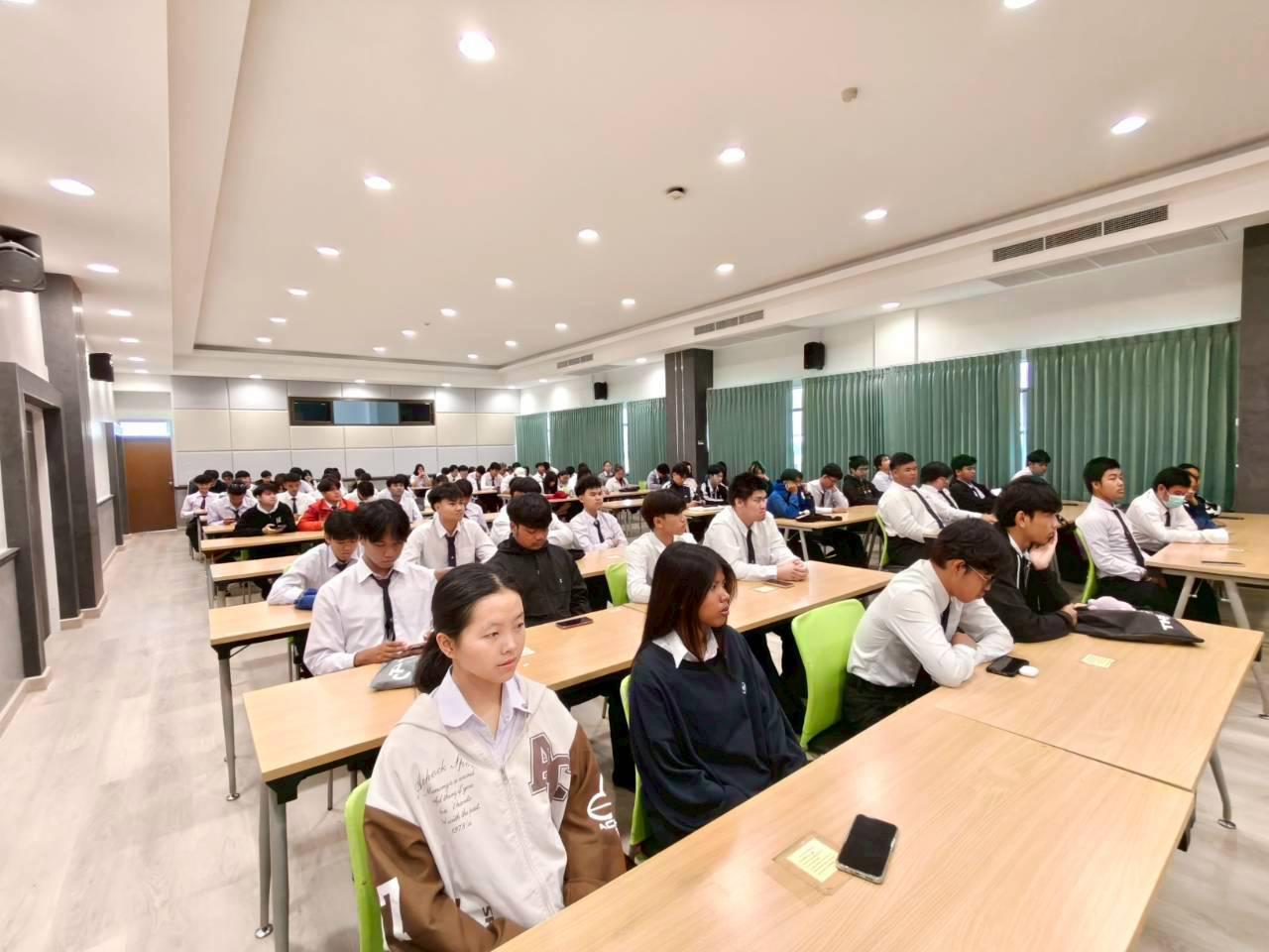 49. คณะเทคโนโลยีอุตสาหกรรม มหาวิทยาลัยราชภัฏกำแพงเพชร จัดโครงการอบรมและพัฒนาทักษะภาษาอังกฤษและมาตรฐานคอมพิวเตอร์ สำหรับนักศึกษาชั้นปีที่ 1