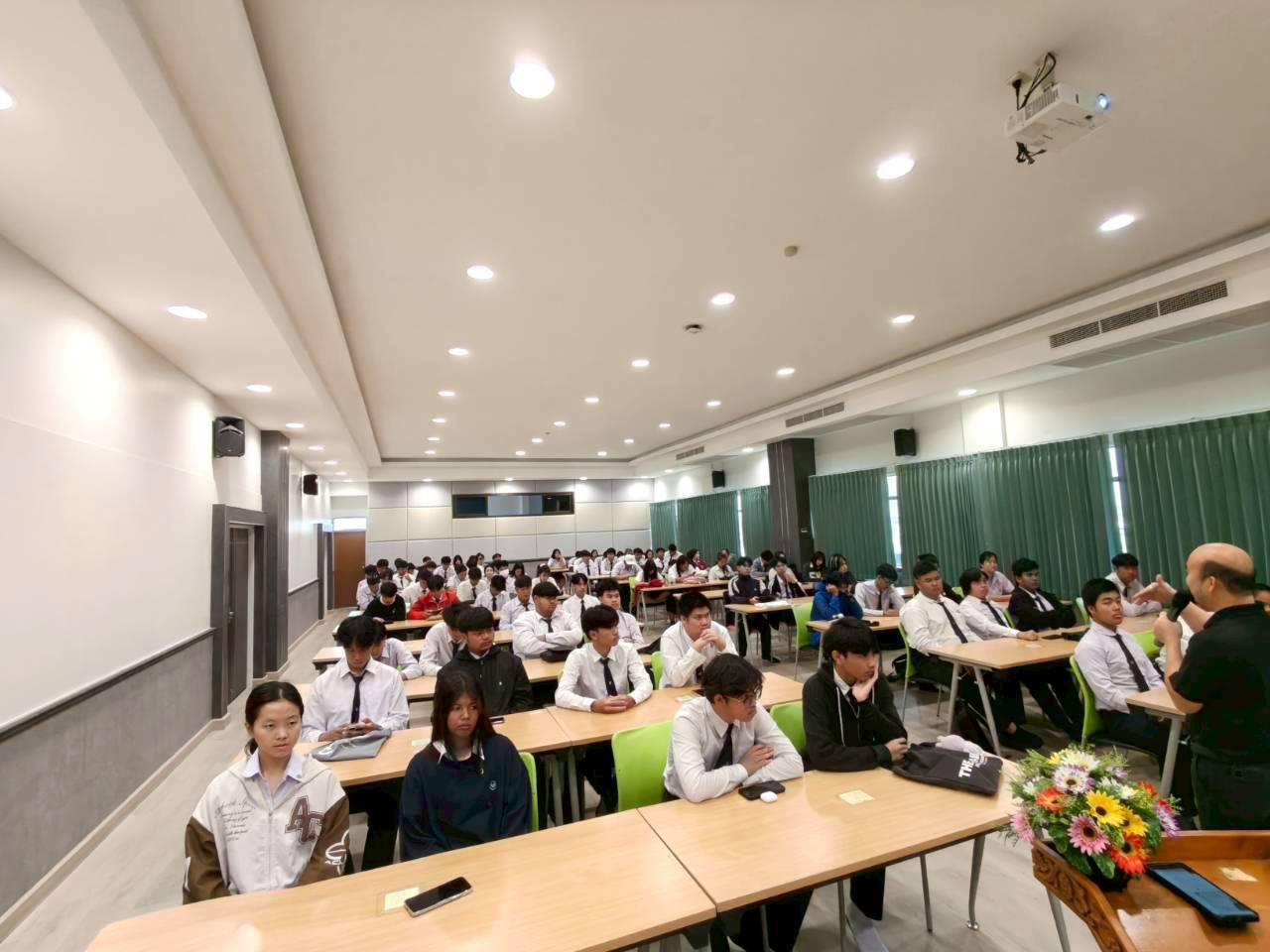 50. คณะเทคโนโลยีอุตสาหกรรม มหาวิทยาลัยราชภัฏกำแพงเพชร จัดโครงการอบรมและพัฒนาทักษะภาษาอังกฤษและมาตรฐานคอมพิวเตอร์ สำหรับนักศึกษาชั้นปีที่ 1