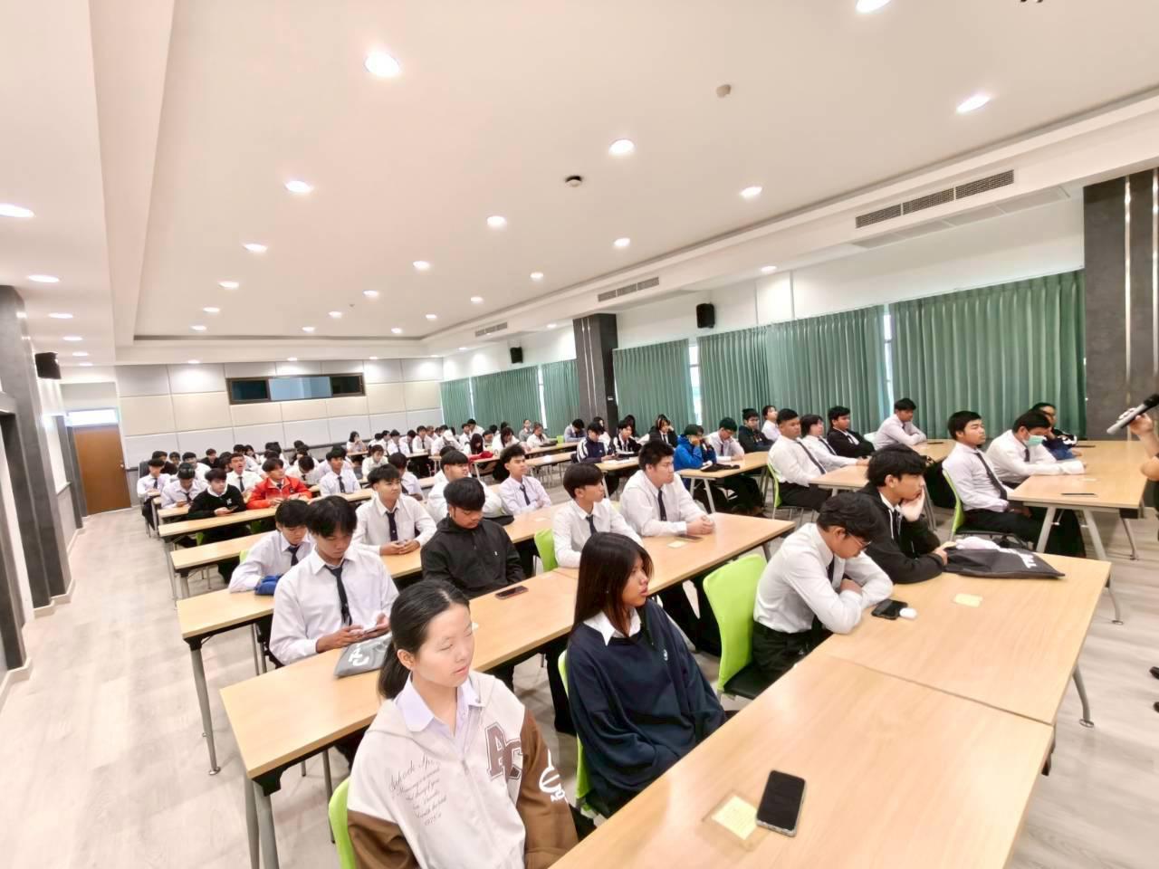 52. คณะเทคโนโลยีอุตสาหกรรม มหาวิทยาลัยราชภัฏกำแพงเพชร จัดโครงการอบรมและพัฒนาทักษะภาษาอังกฤษและมาตรฐานคอมพิวเตอร์ สำหรับนักศึกษาชั้นปีที่ 1