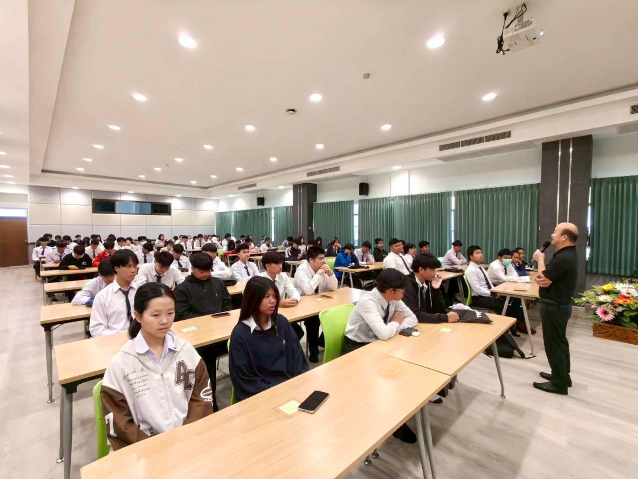 53. คณะเทคโนโลยีอุตสาหกรรม มหาวิทยาลัยราชภัฏกำแพงเพชร จัดโครงการอบรมและพัฒนาทักษะภาษาอังกฤษและมาตรฐานคอมพิวเตอร์ สำหรับนักศึกษาชั้นปีที่ 1