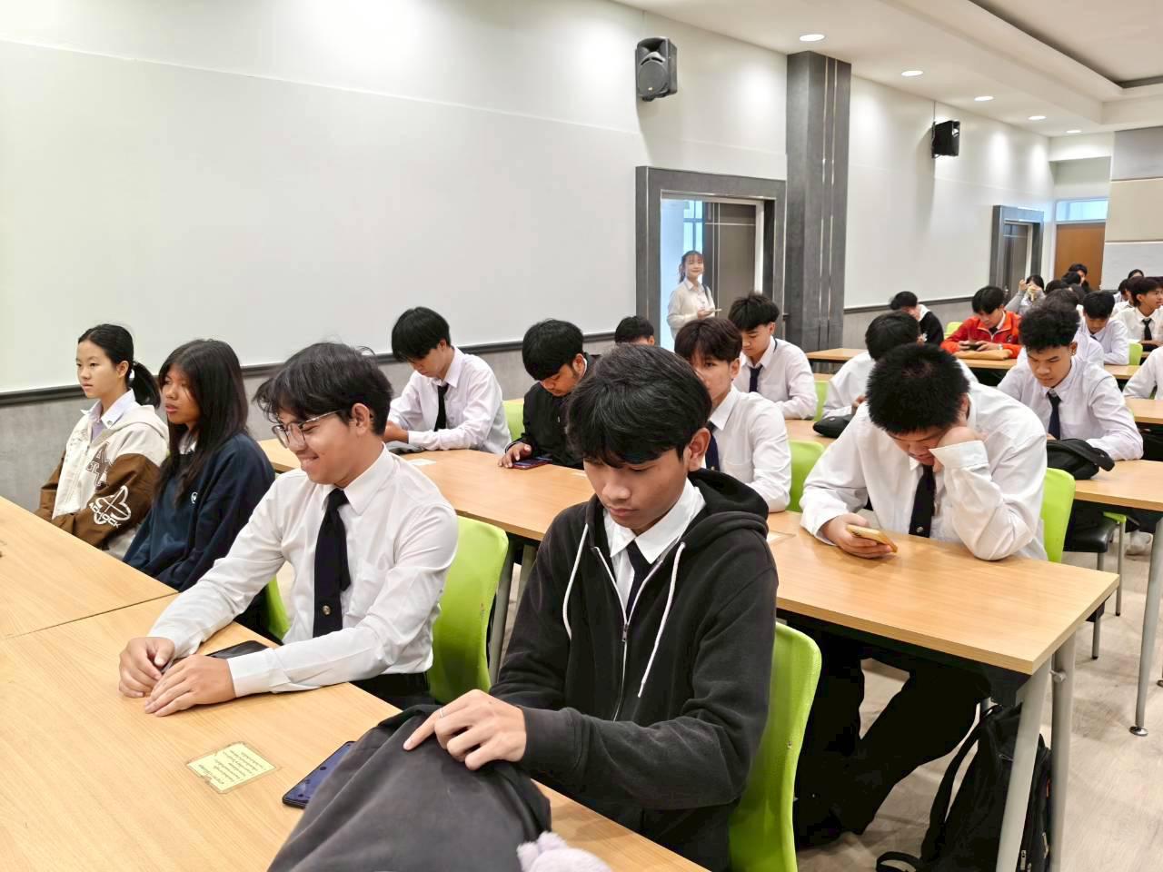 72. คณะเทคโนโลยีอุตสาหกรรม มหาวิทยาลัยราชภัฏกำแพงเพชร จัดโครงการอบรมและพัฒนาทักษะภาษาอังกฤษและมาตรฐานคอมพิวเตอร์ สำหรับนักศึกษาชั้นปีที่ 1