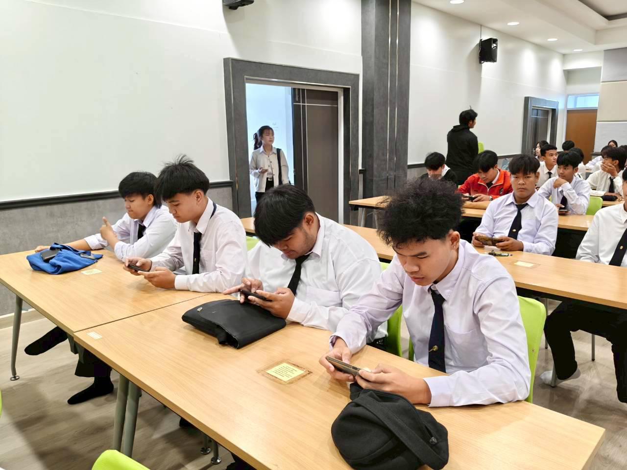 73. คณะเทคโนโลยีอุตสาหกรรม มหาวิทยาลัยราชภัฏกำแพงเพชร จัดโครงการอบรมและพัฒนาทักษะภาษาอังกฤษและมาตรฐานคอมพิวเตอร์ สำหรับนักศึกษาชั้นปีที่ 1