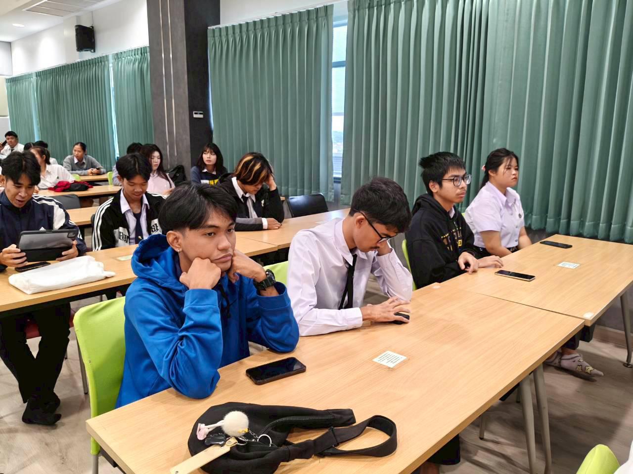 74. คณะเทคโนโลยีอุตสาหกรรม มหาวิทยาลัยราชภัฏกำแพงเพชร จัดโครงการอบรมและพัฒนาทักษะภาษาอังกฤษและมาตรฐานคอมพิวเตอร์ สำหรับนักศึกษาชั้นปีที่ 1