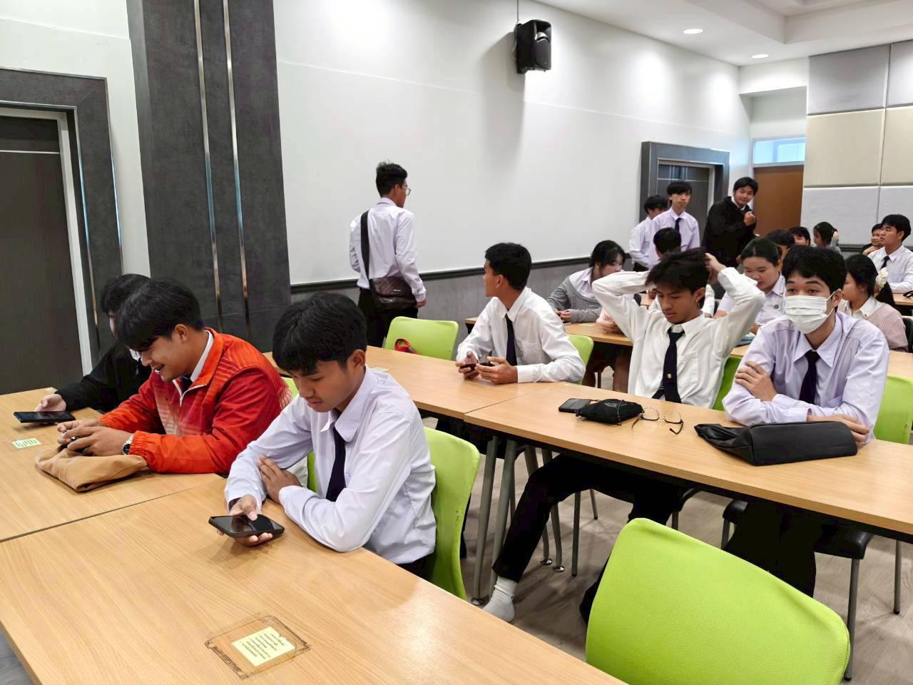 75. คณะเทคโนโลยีอุตสาหกรรม มหาวิทยาลัยราชภัฏกำแพงเพชร จัดโครงการอบรมและพัฒนาทักษะภาษาอังกฤษและมาตรฐานคอมพิวเตอร์ สำหรับนักศึกษาชั้นปีที่ 1