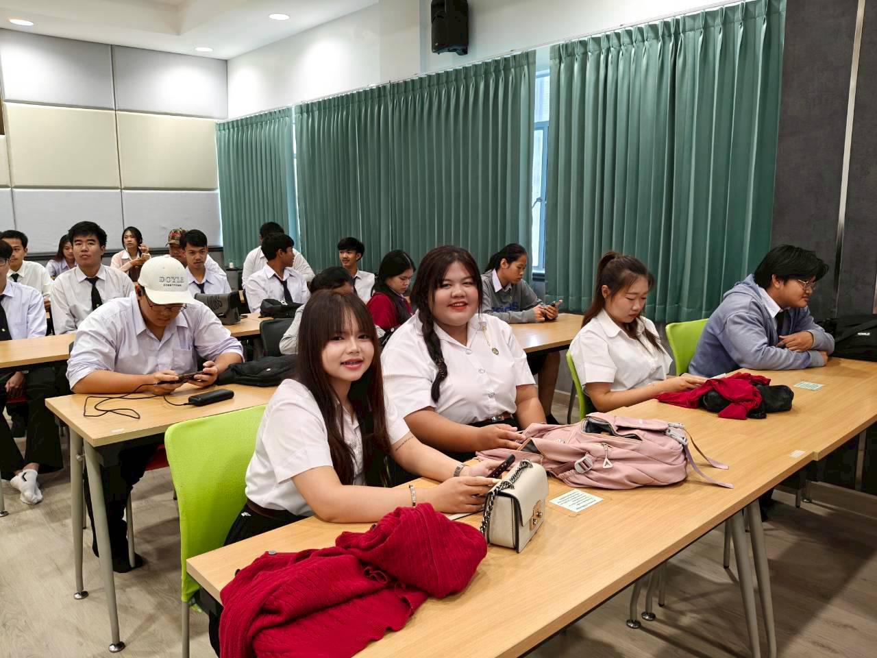76. คณะเทคโนโลยีอุตสาหกรรม มหาวิทยาลัยราชภัฏกำแพงเพชร จัดโครงการอบรมและพัฒนาทักษะภาษาอังกฤษและมาตรฐานคอมพิวเตอร์ สำหรับนักศึกษาชั้นปีที่ 1