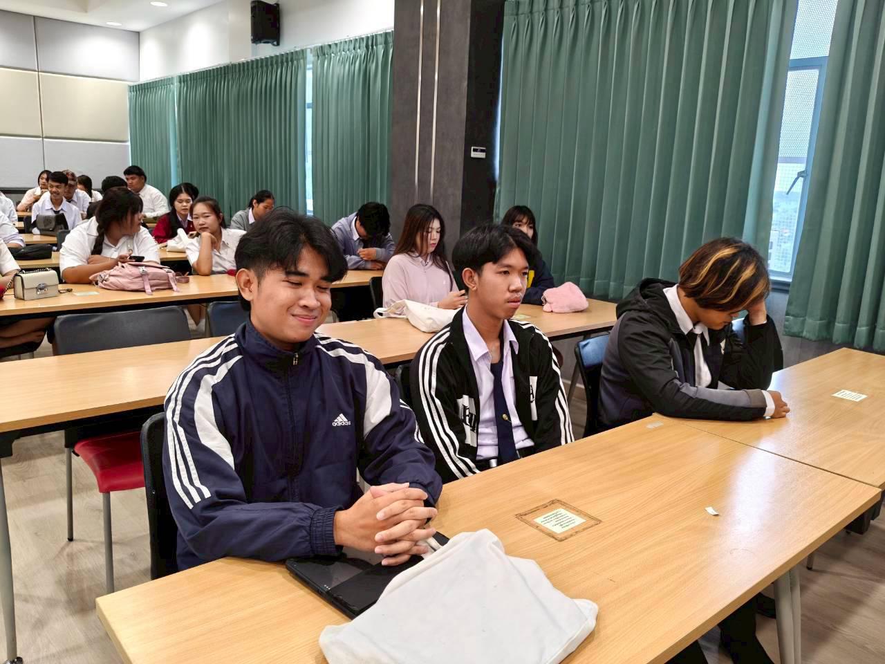 77. คณะเทคโนโลยีอุตสาหกรรม มหาวิทยาลัยราชภัฏกำแพงเพชร จัดโครงการอบรมและพัฒนาทักษะภาษาอังกฤษและมาตรฐานคอมพิวเตอร์ สำหรับนักศึกษาชั้นปีที่ 1