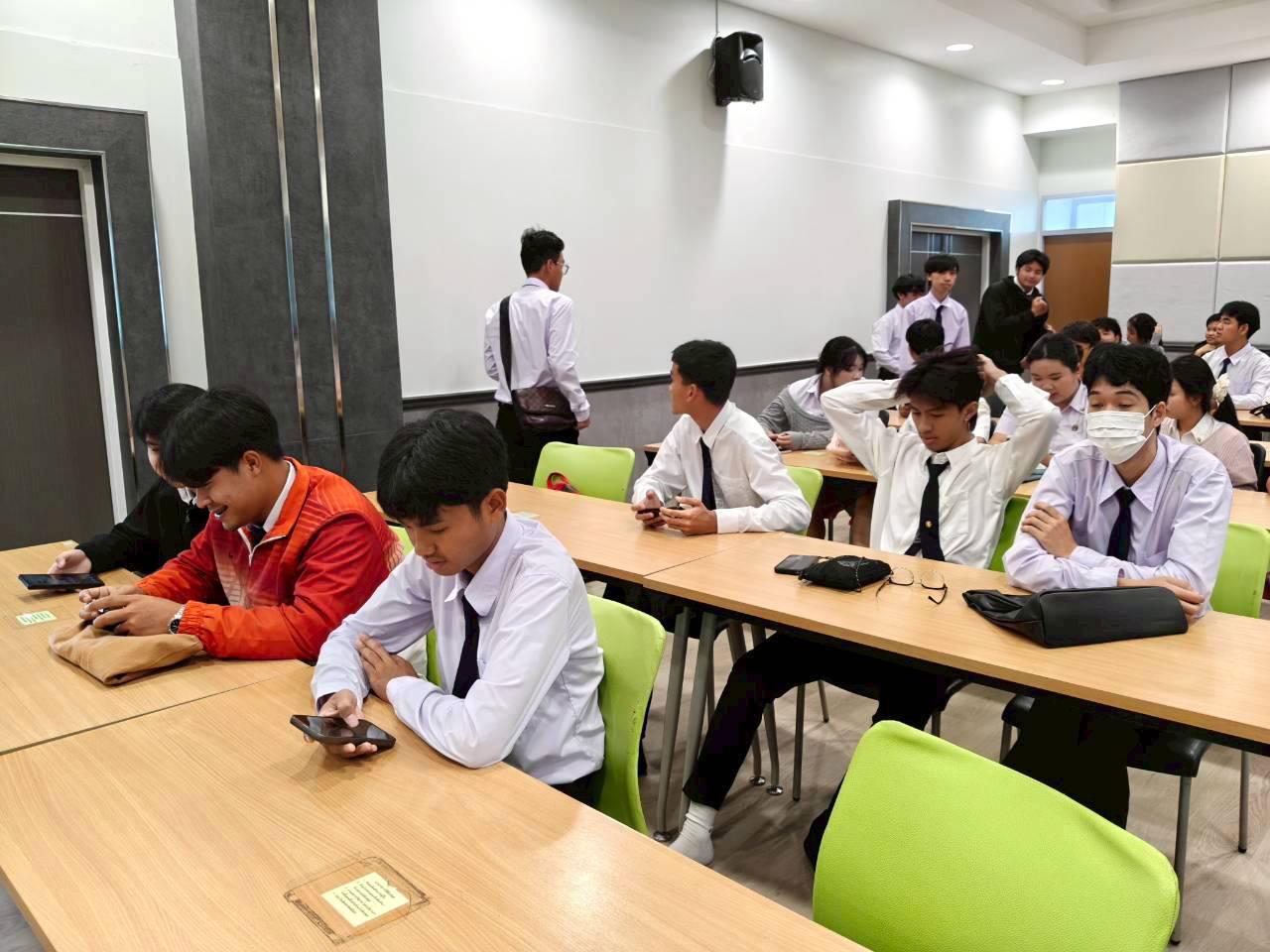 78. คณะเทคโนโลยีอุตสาหกรรม มหาวิทยาลัยราชภัฏกำแพงเพชร จัดโครงการอบรมและพัฒนาทักษะภาษาอังกฤษและมาตรฐานคอมพิวเตอร์ สำหรับนักศึกษาชั้นปีที่ 1