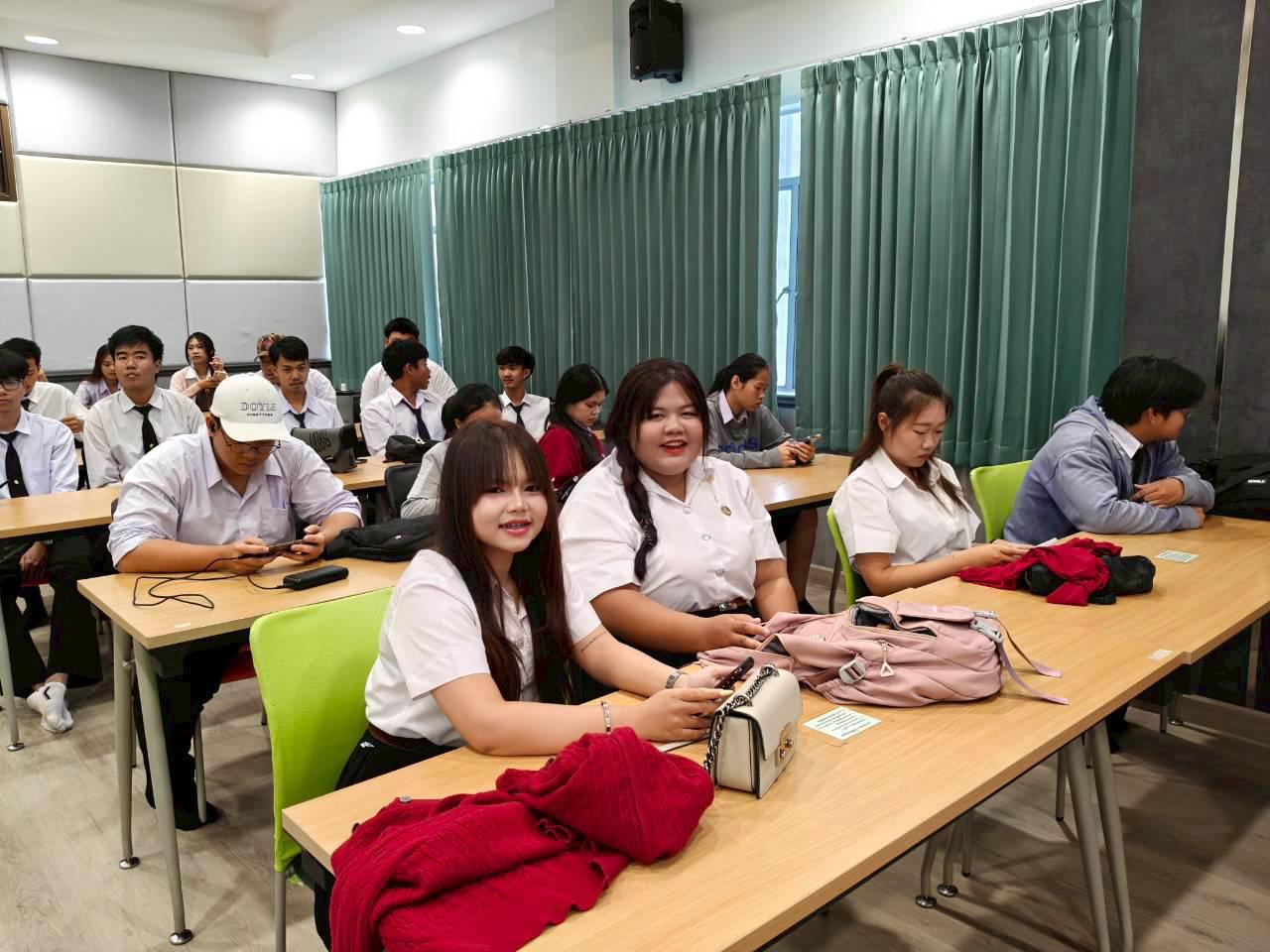 80. คณะเทคโนโลยีอุตสาหกรรม มหาวิทยาลัยราชภัฏกำแพงเพชร จัดโครงการอบรมและพัฒนาทักษะภาษาอังกฤษและมาตรฐานคอมพิวเตอร์ สำหรับนักศึกษาชั้นปีที่ 1