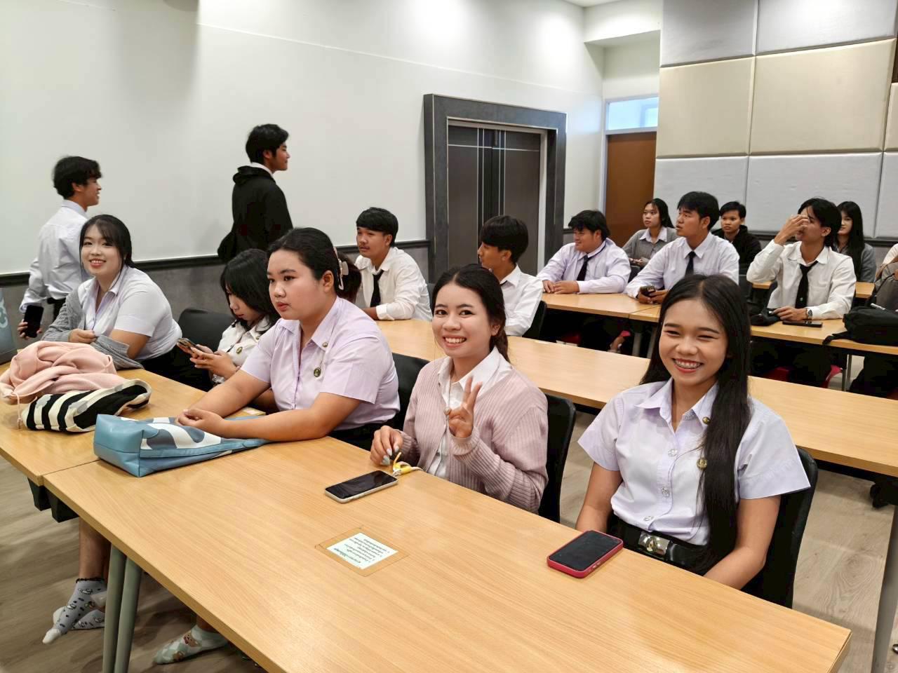 81. คณะเทคโนโลยีอุตสาหกรรม มหาวิทยาลัยราชภัฏกำแพงเพชร จัดโครงการอบรมและพัฒนาทักษะภาษาอังกฤษและมาตรฐานคอมพิวเตอร์ สำหรับนักศึกษาชั้นปีที่ 1