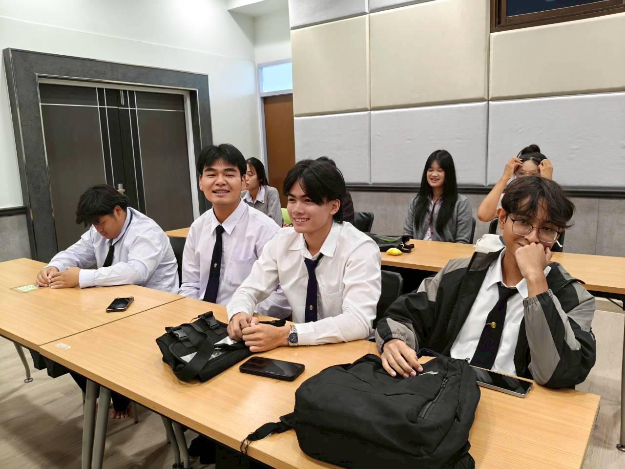 86. คณะเทคโนโลยีอุตสาหกรรม มหาวิทยาลัยราชภัฏกำแพงเพชร จัดโครงการอบรมและพัฒนาทักษะภาษาอังกฤษและมาตรฐานคอมพิวเตอร์ สำหรับนักศึกษาชั้นปีที่ 1