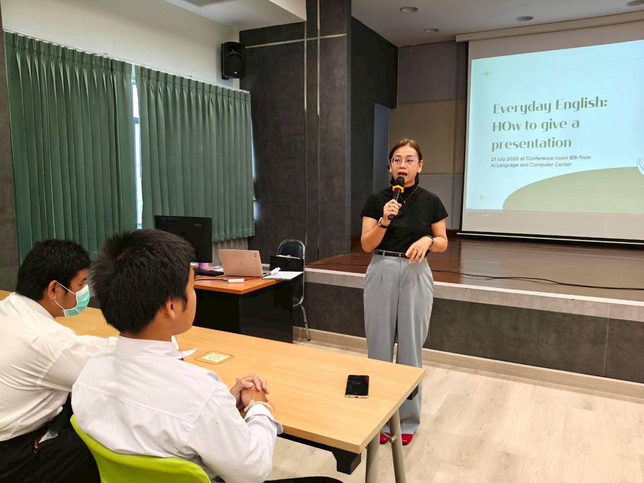 90. คณะเทคโนโลยีอุตสาหกรรม มหาวิทยาลัยราชภัฏกำแพงเพชร จัดโครงการอบรมและพัฒนาทักษะภาษาอังกฤษและมาตรฐานคอมพิวเตอร์ สำหรับนักศึกษาชั้นปีที่ 1