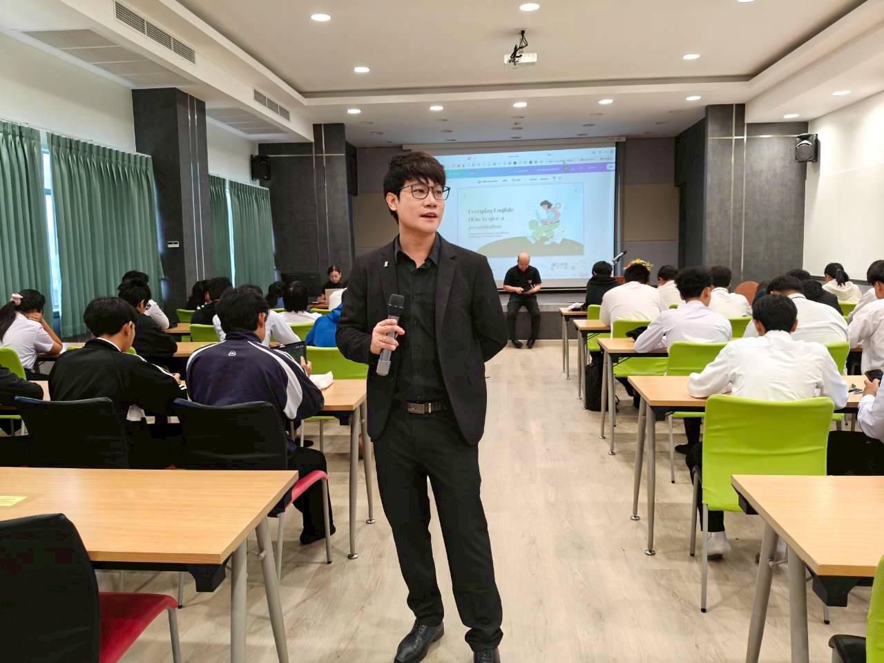 91. คณะเทคโนโลยีอุตสาหกรรม มหาวิทยาลัยราชภัฏกำแพงเพชร จัดโครงการอบรมและพัฒนาทักษะภาษาอังกฤษและมาตรฐานคอมพิวเตอร์ สำหรับนักศึกษาชั้นปีที่ 1